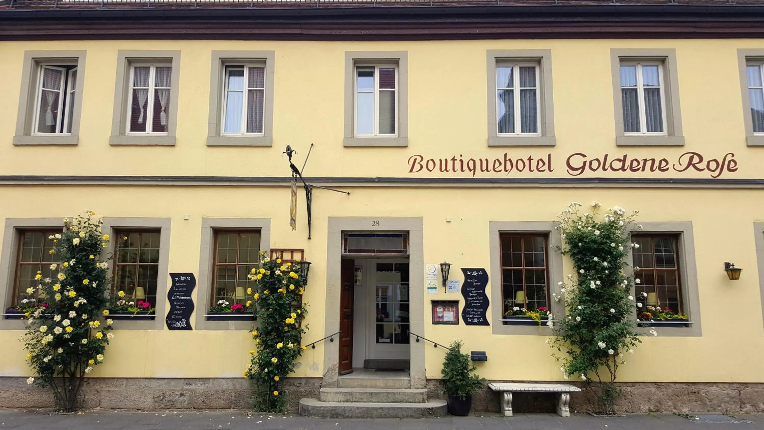 Facade/entrance in Boutiquehotel Goldene Rose - self-check-in