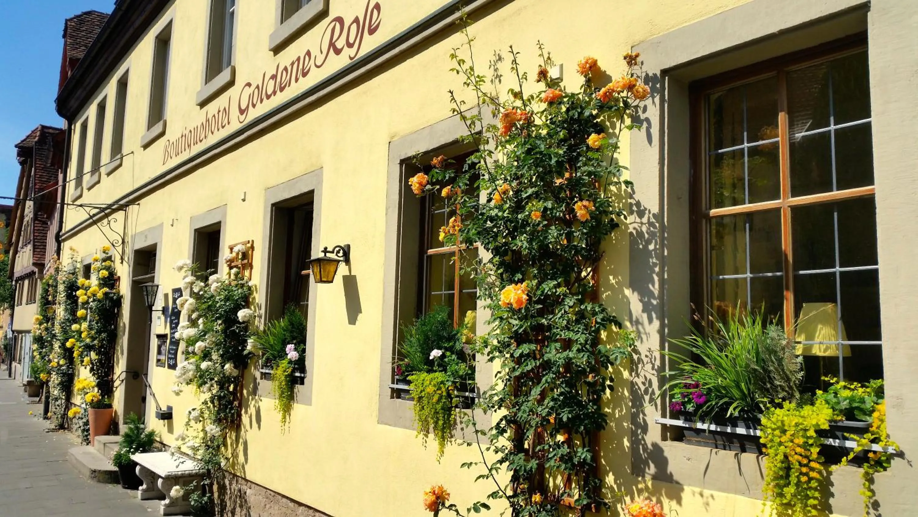 Facade/entrance in Boutiquehotel Goldene Rose - self-check-in