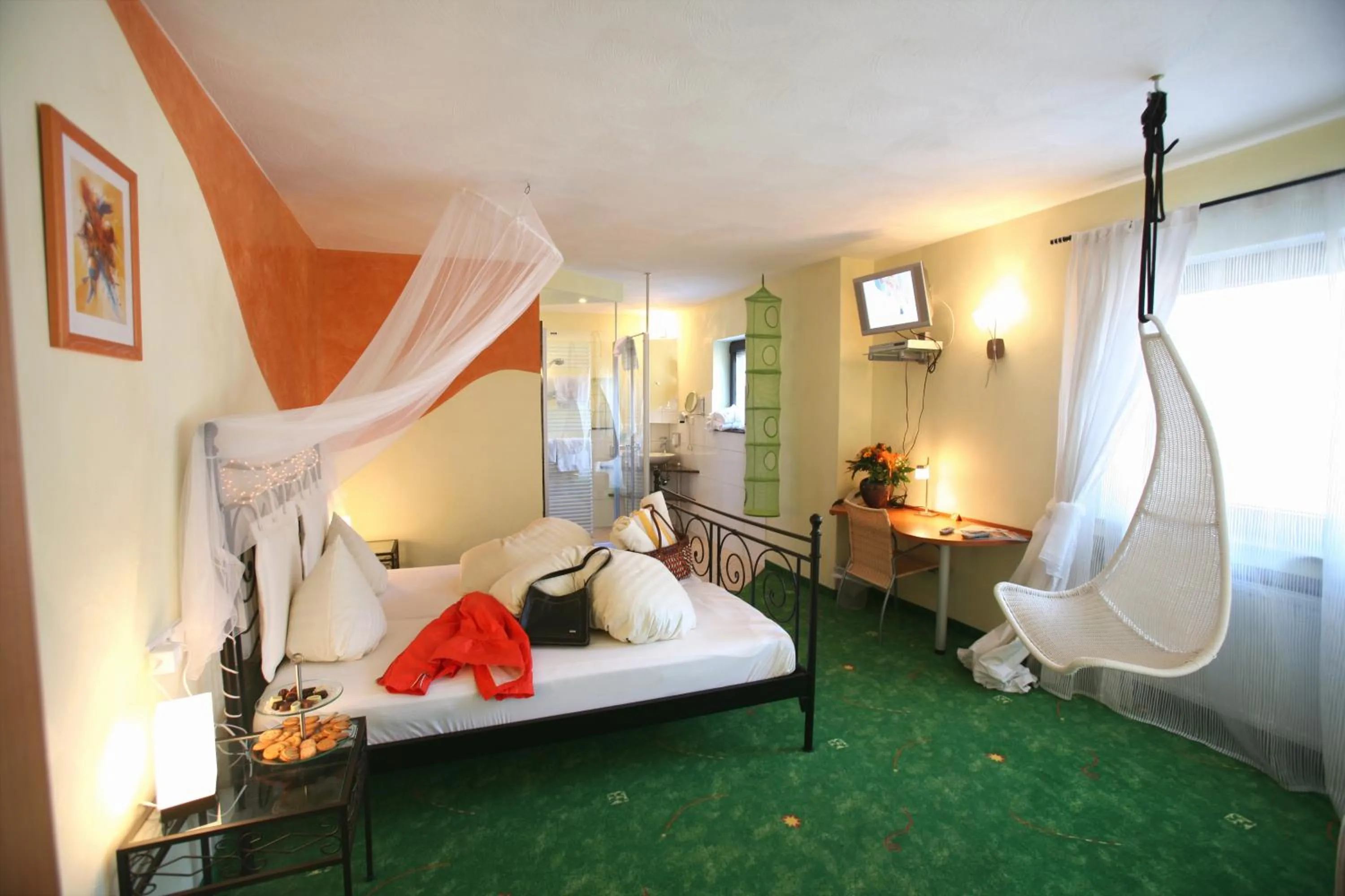 Photo of the whole room, Bed in Hotel Am Hirschhorn - Wellness - Spa - and more