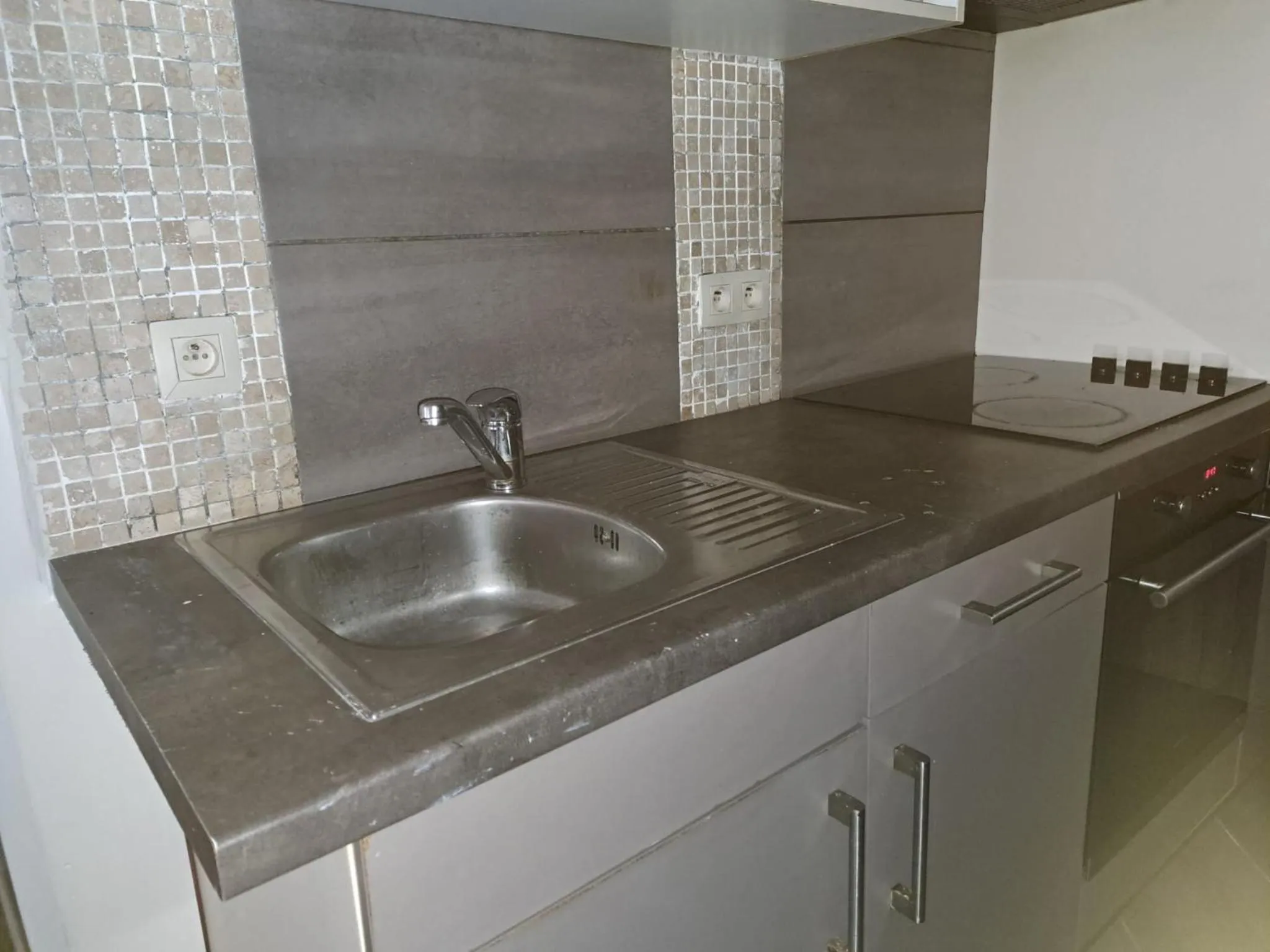 Kitchen or kitchenette in Golden Lion