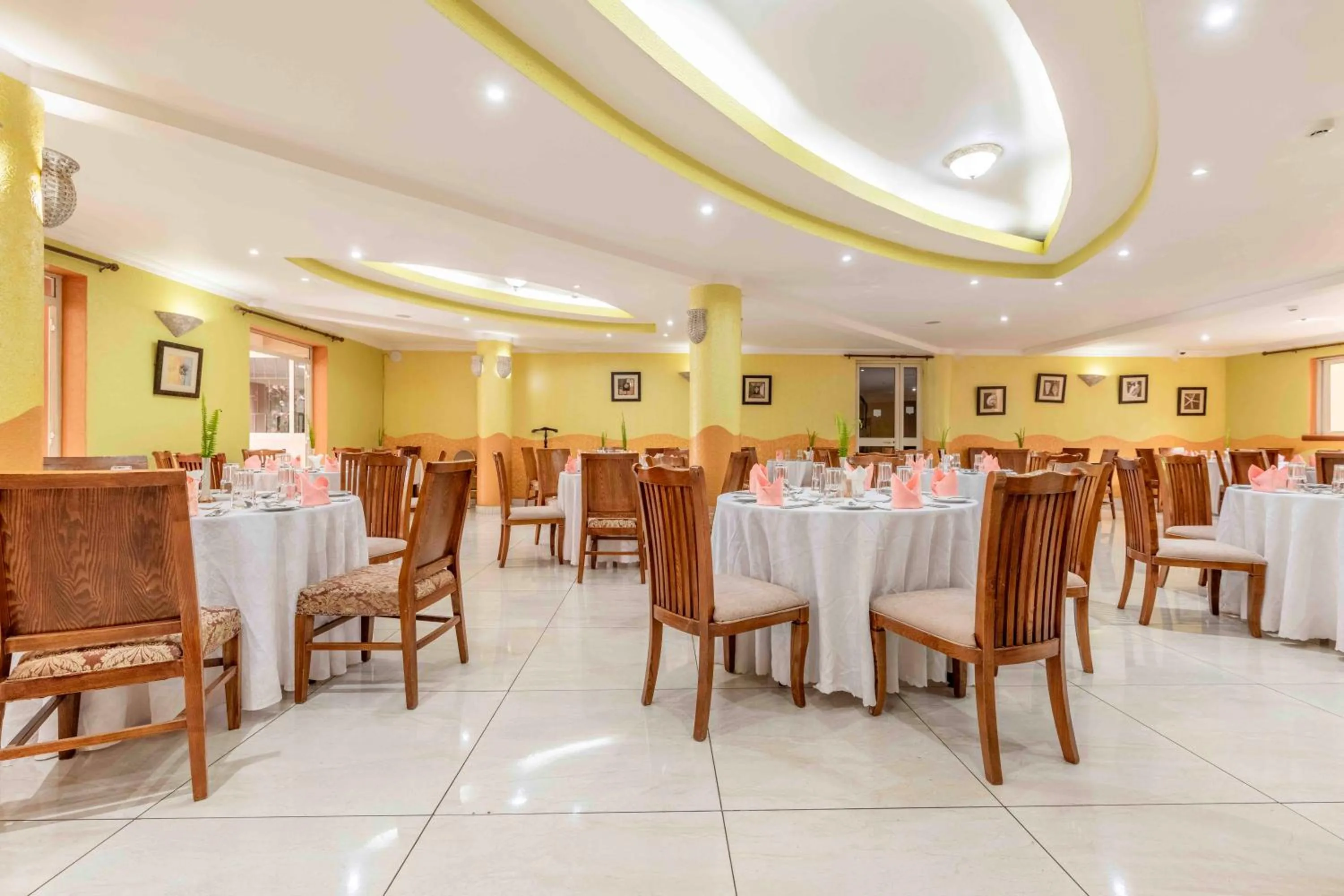Restaurant/places to eat in Mbale Resort Hotel