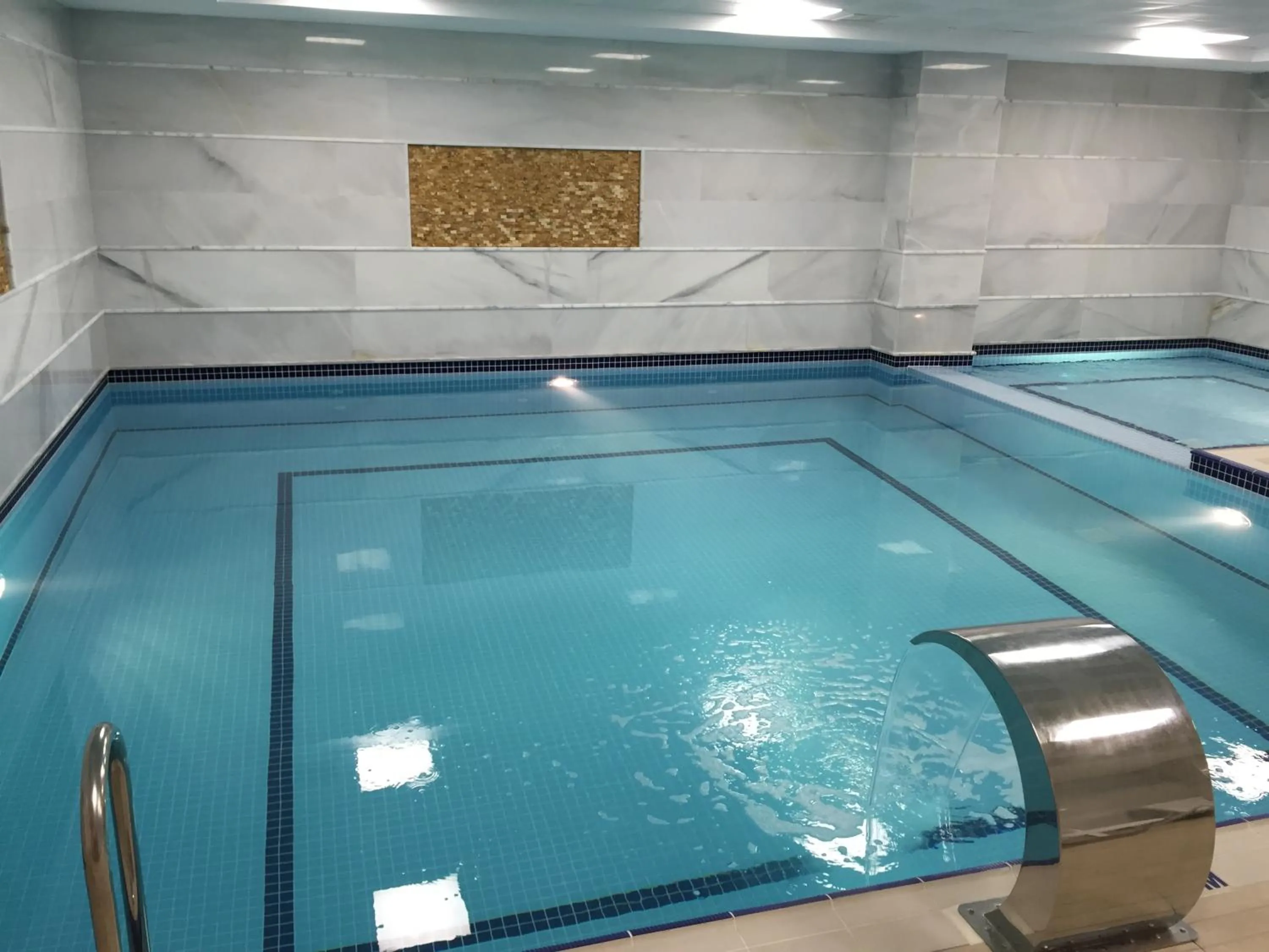 Swimming pool in YZE Pırlanta Hotel