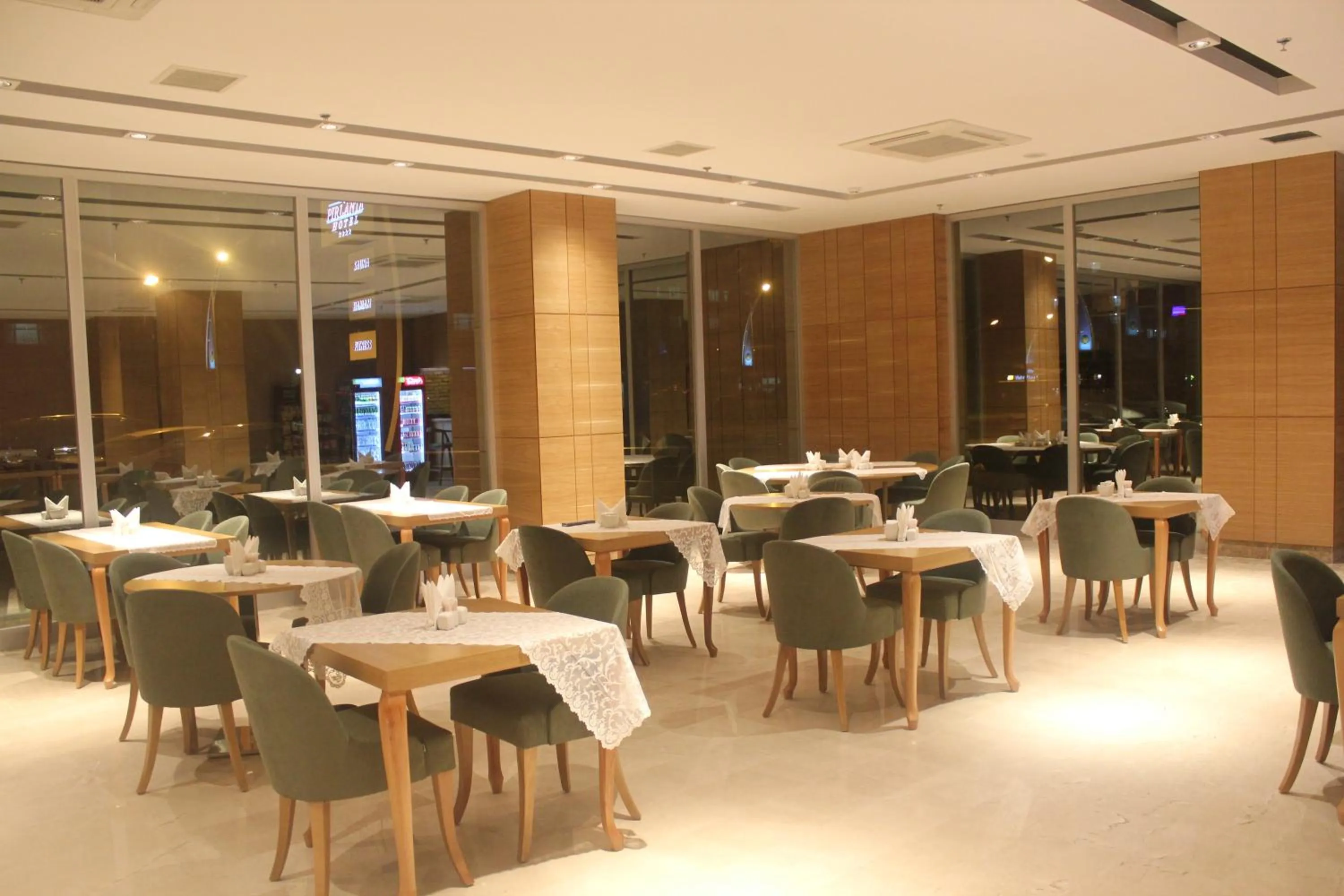 Restaurant/places to eat in YZE Pırlanta Hotel