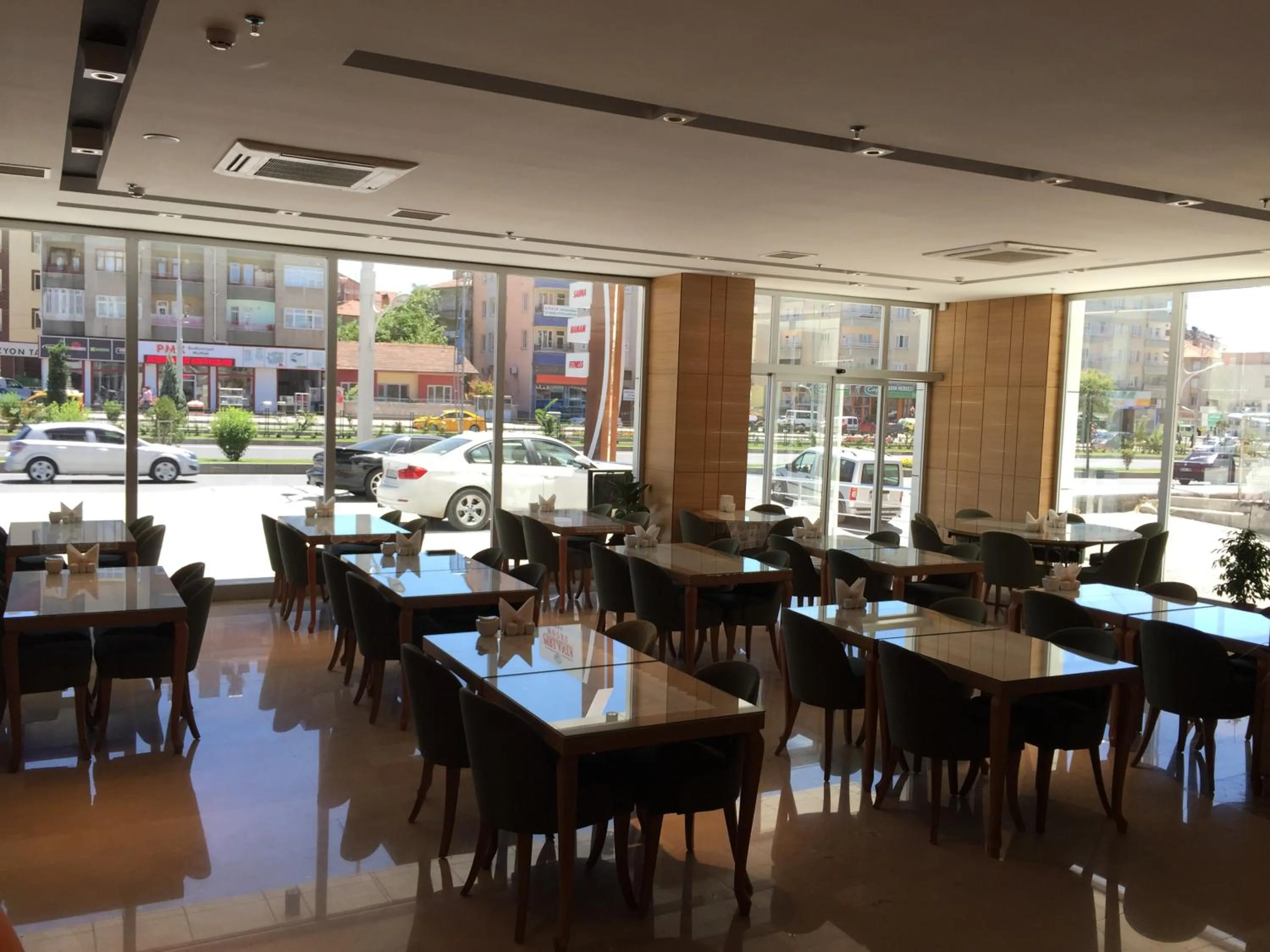 Restaurant/places to eat in YZE Pırlanta Hotel