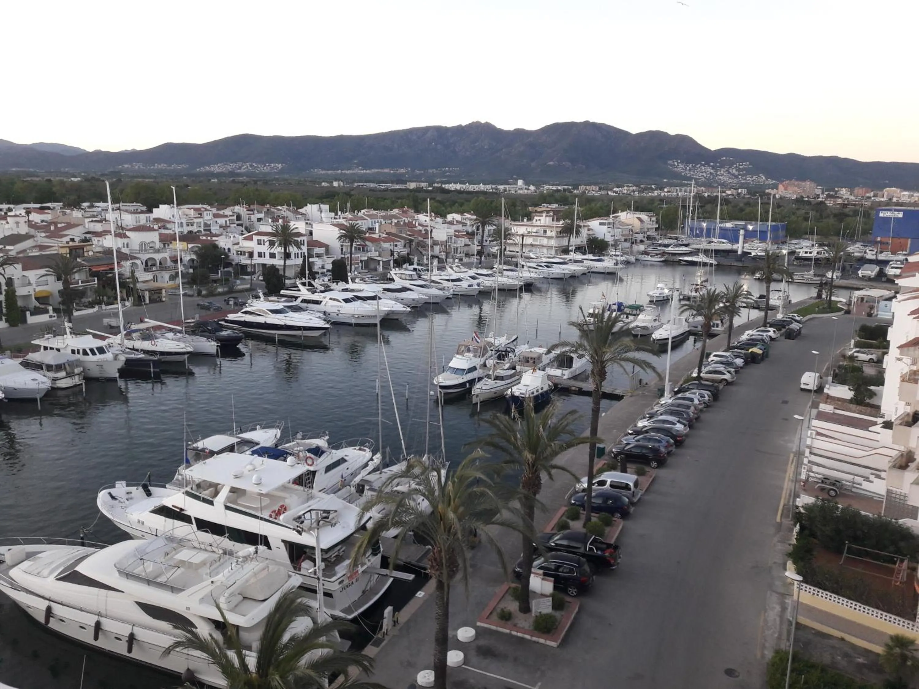 CLUB NAUTIC 3