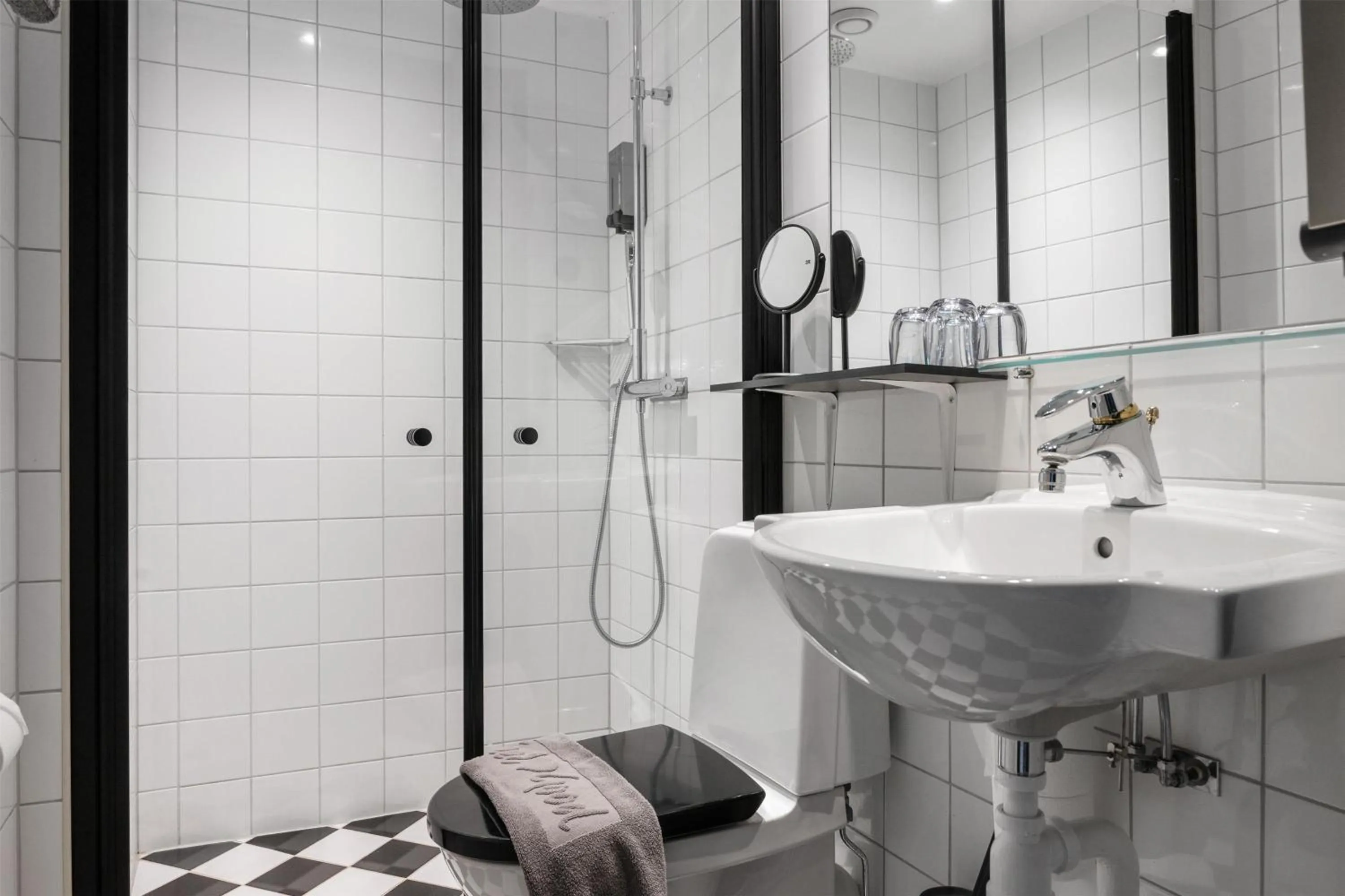 Bathroom in Grand Halmstad, WorldHotels Crafted