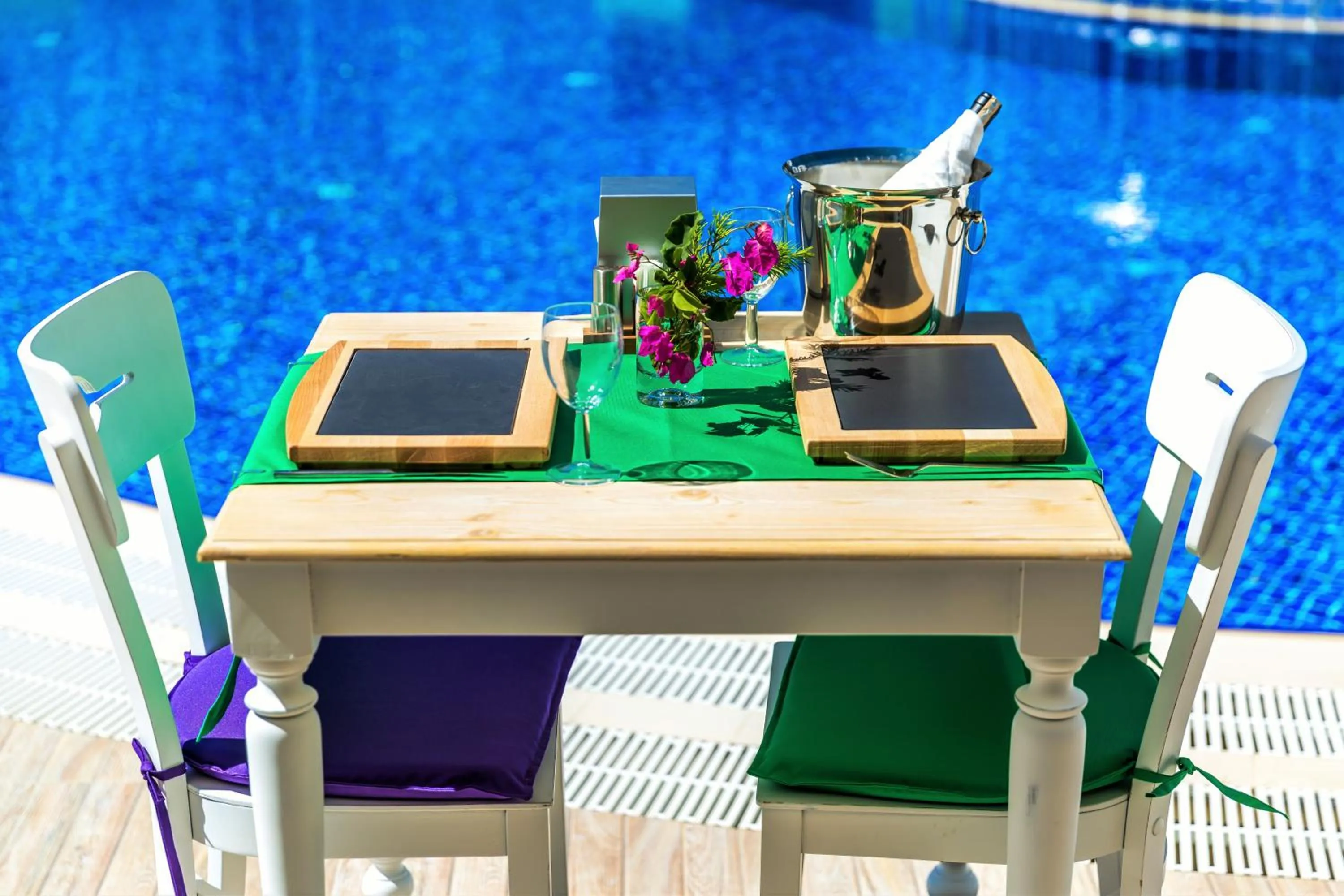 Restaurant/places to eat in Kalina Hotel