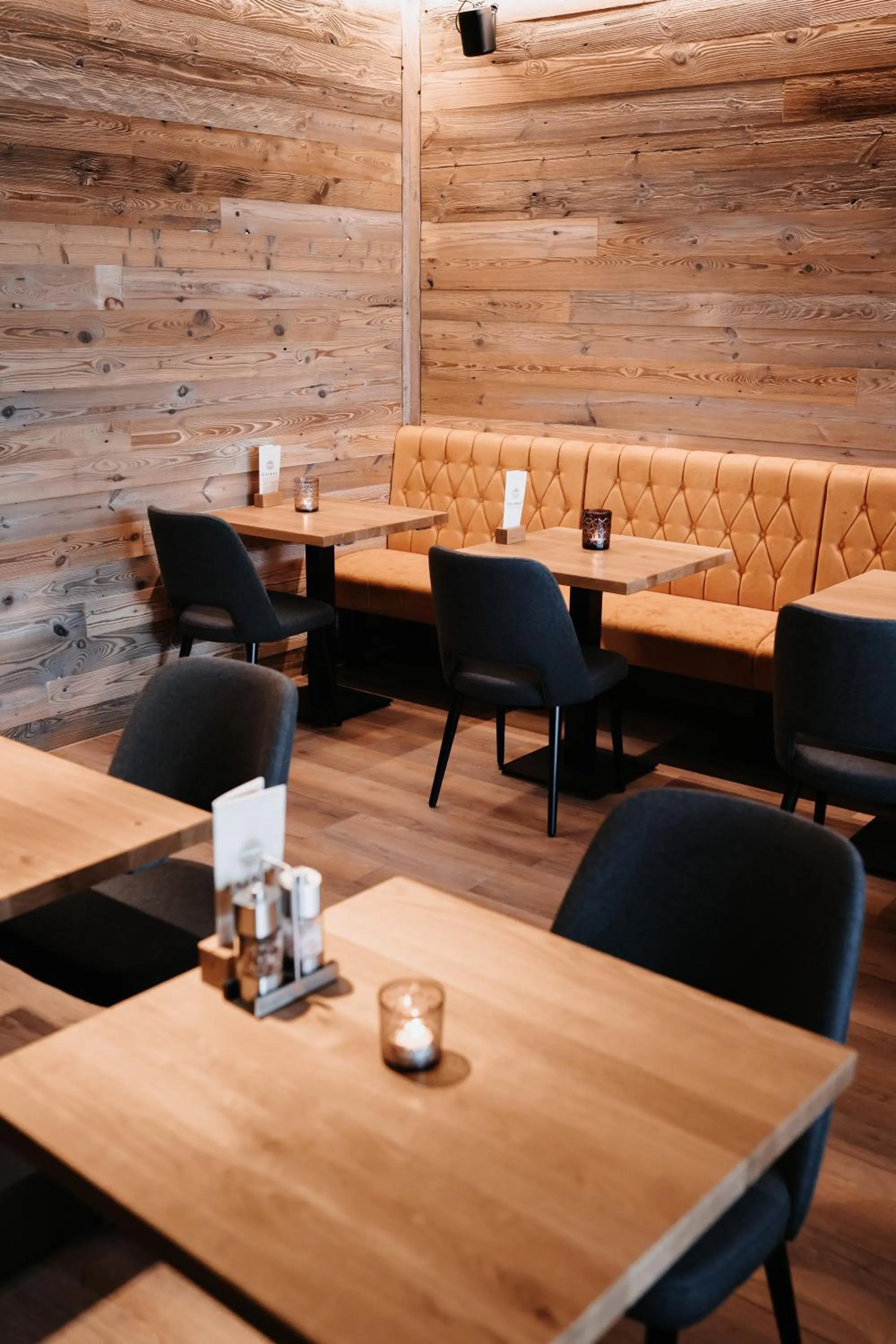 Restaurant/places to eat in My Place