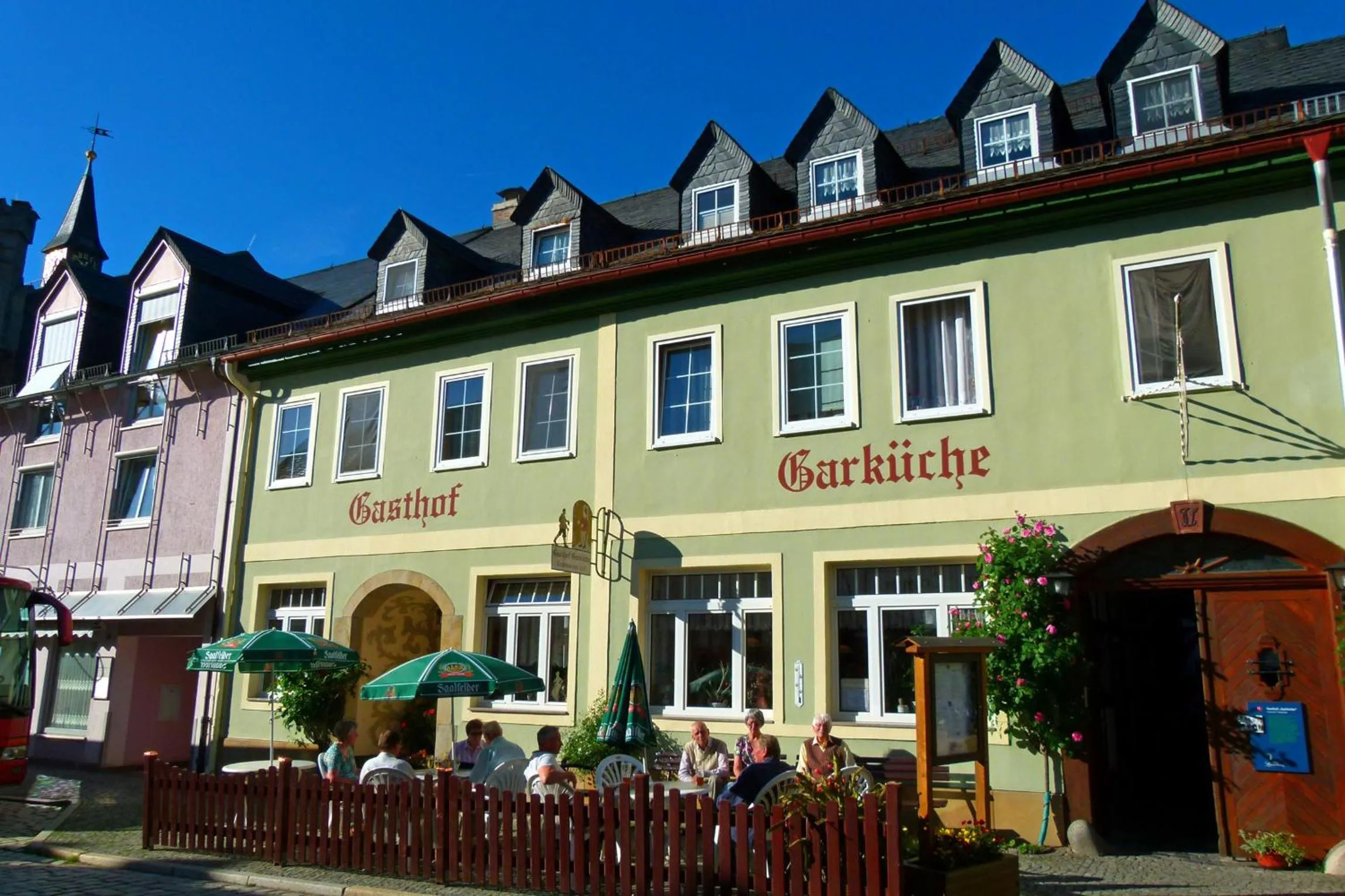 group of guests in Hotel & Gasthof Garküche