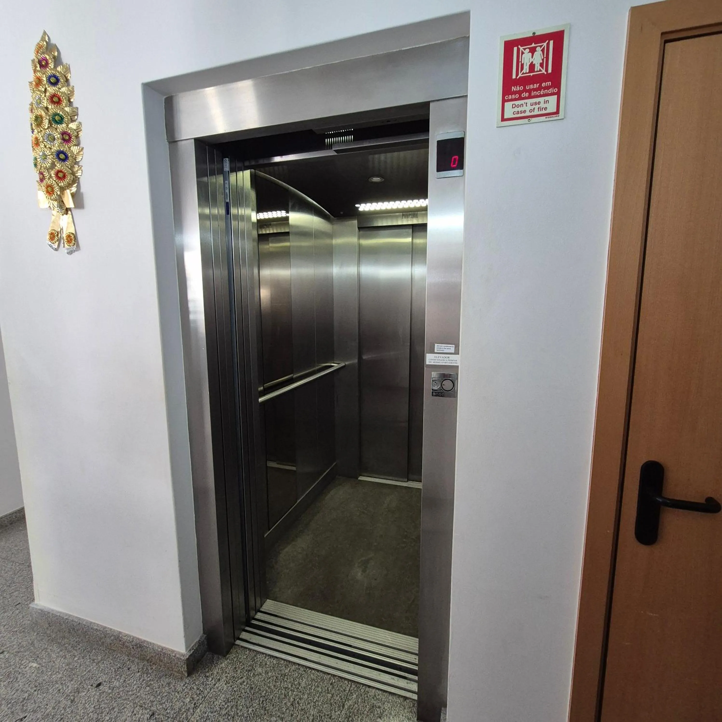 elevator in Apartamentos Turísticos Vila Praia
