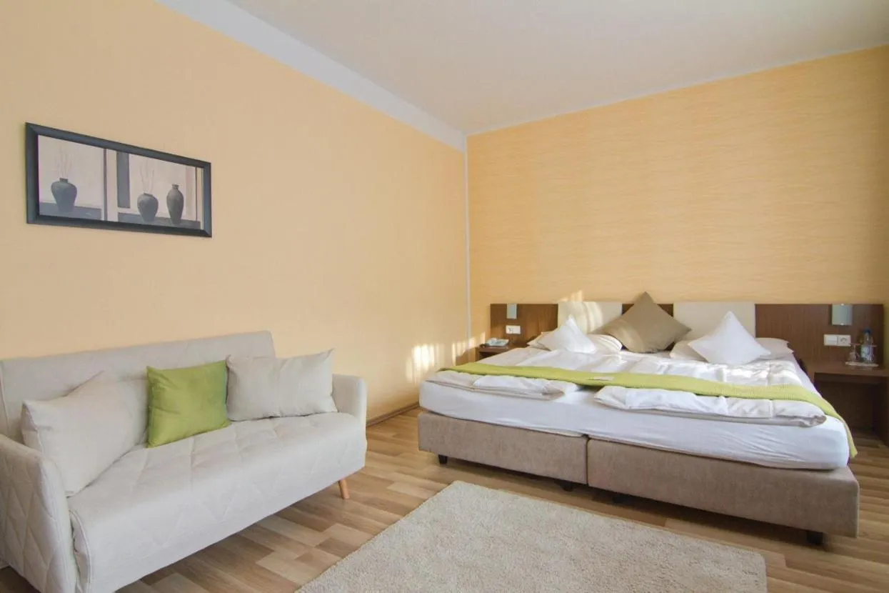 Bedroom, Bed in Balance Revital-Hotel