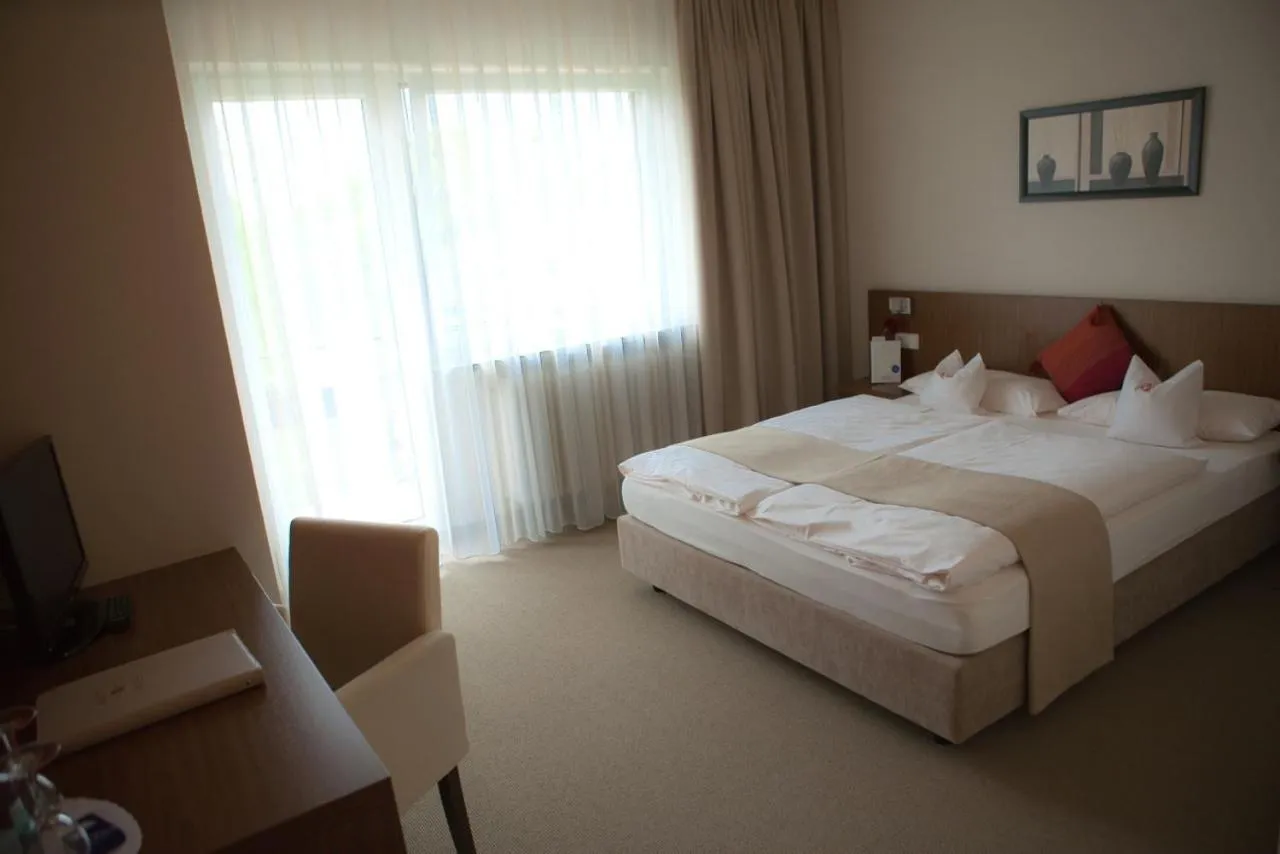 Photo of the whole room, Bed in Balance Revital-Hotel