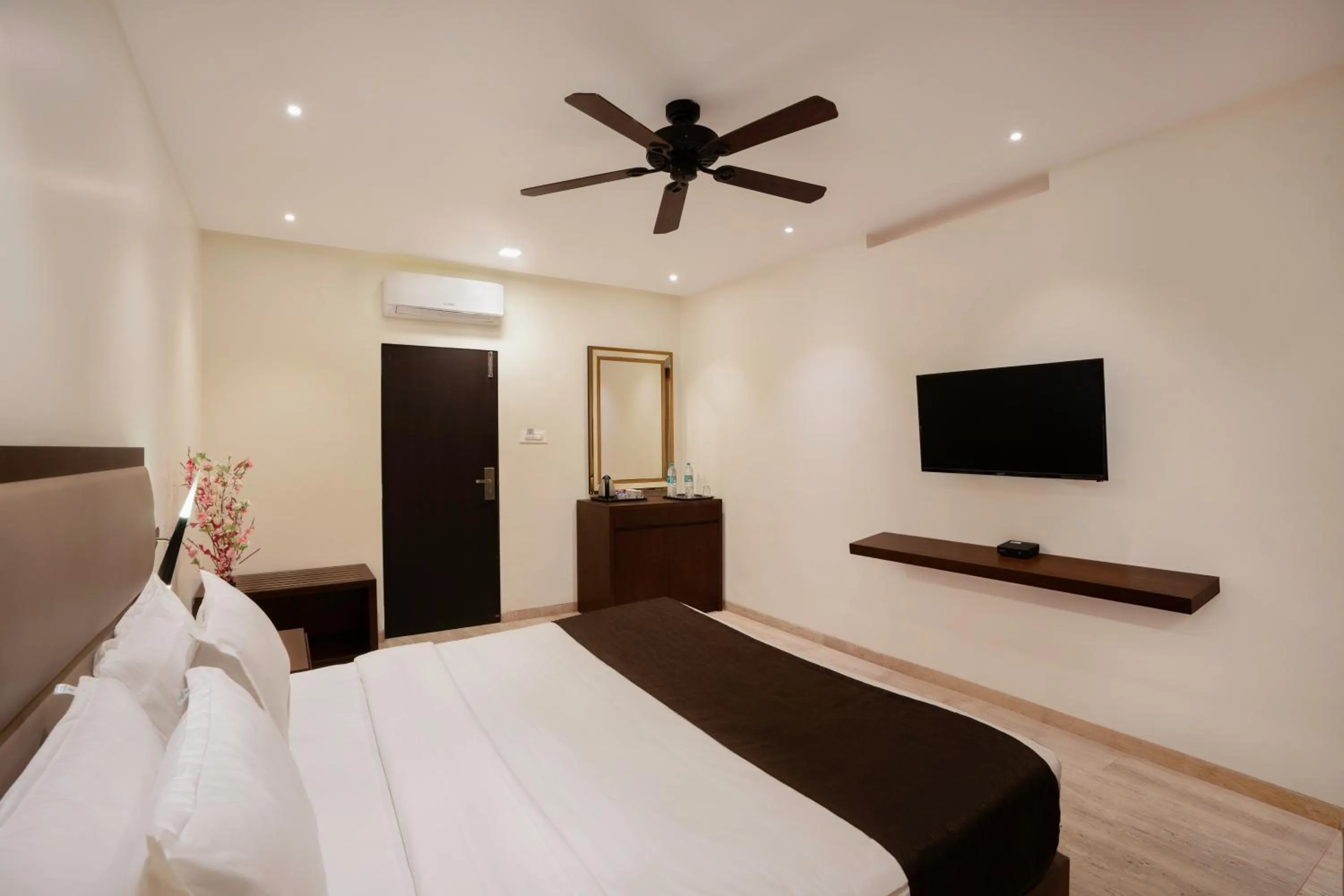 Bedroom, Bed in The Grand Legacy Resort & Spa - TGL - Pure Vegetarian Mahabaleshwar