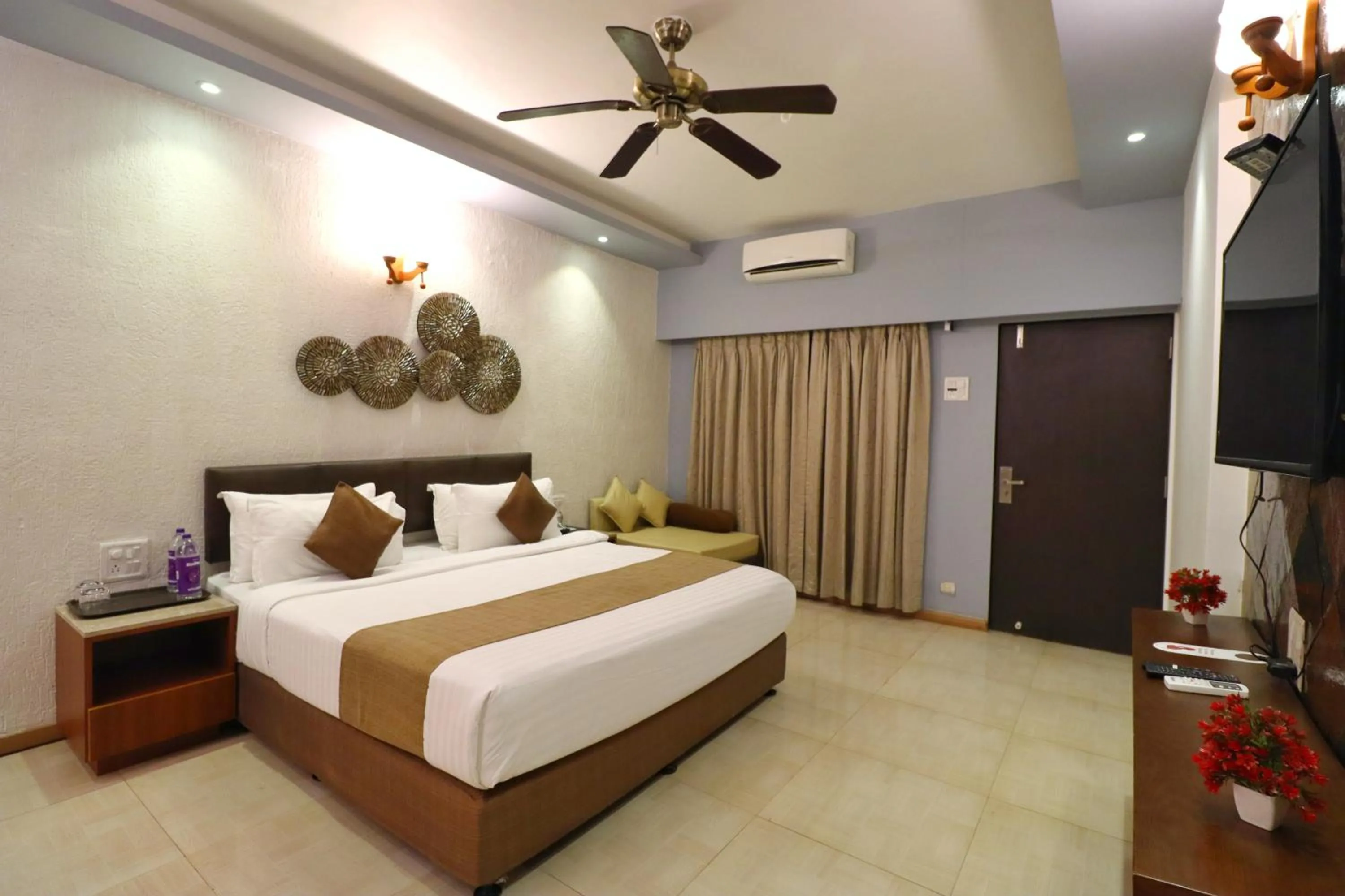 Bedroom, Bed in The Grand Legacy Resort & Spa - TGL - Pure Vegetarian Mahabaleshwar