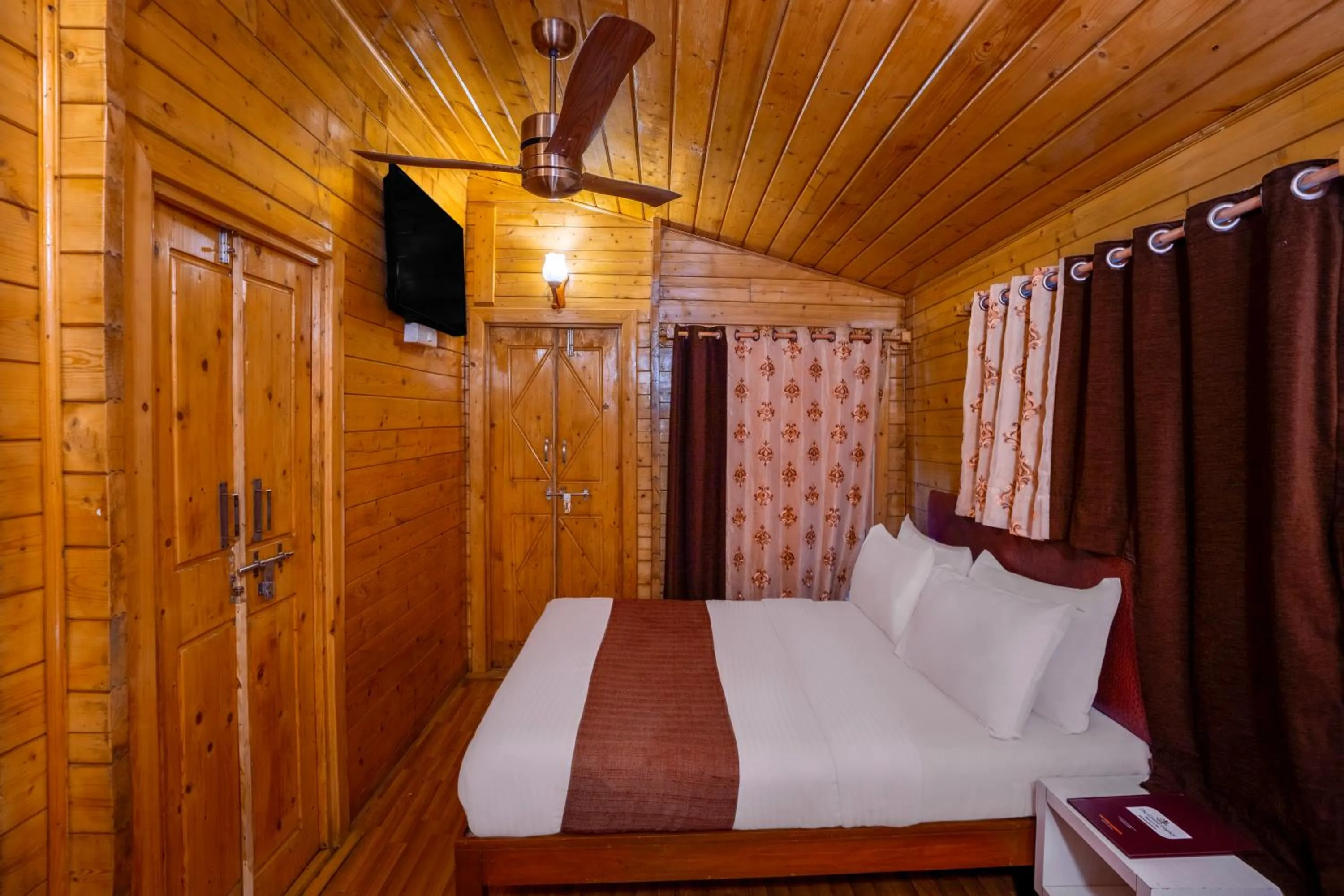 Bedroom, Bed in The Grand Legacy Resort & Spa - TGL - Pure Vegetarian Mahabaleshwar