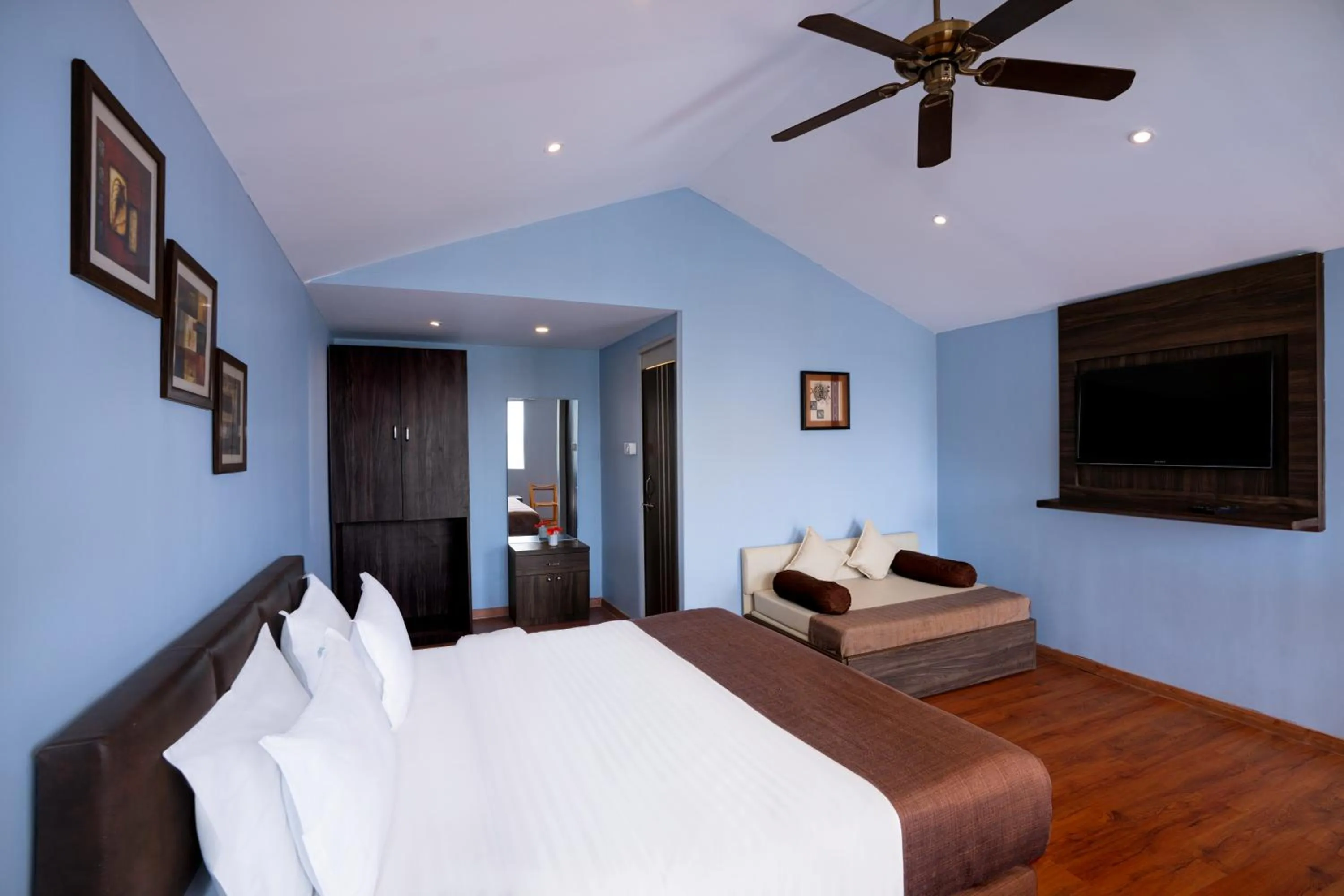 Bedroom, Bed in The Grand Legacy Resort & Spa - TGL - Pure Vegetarian Mahabaleshwar