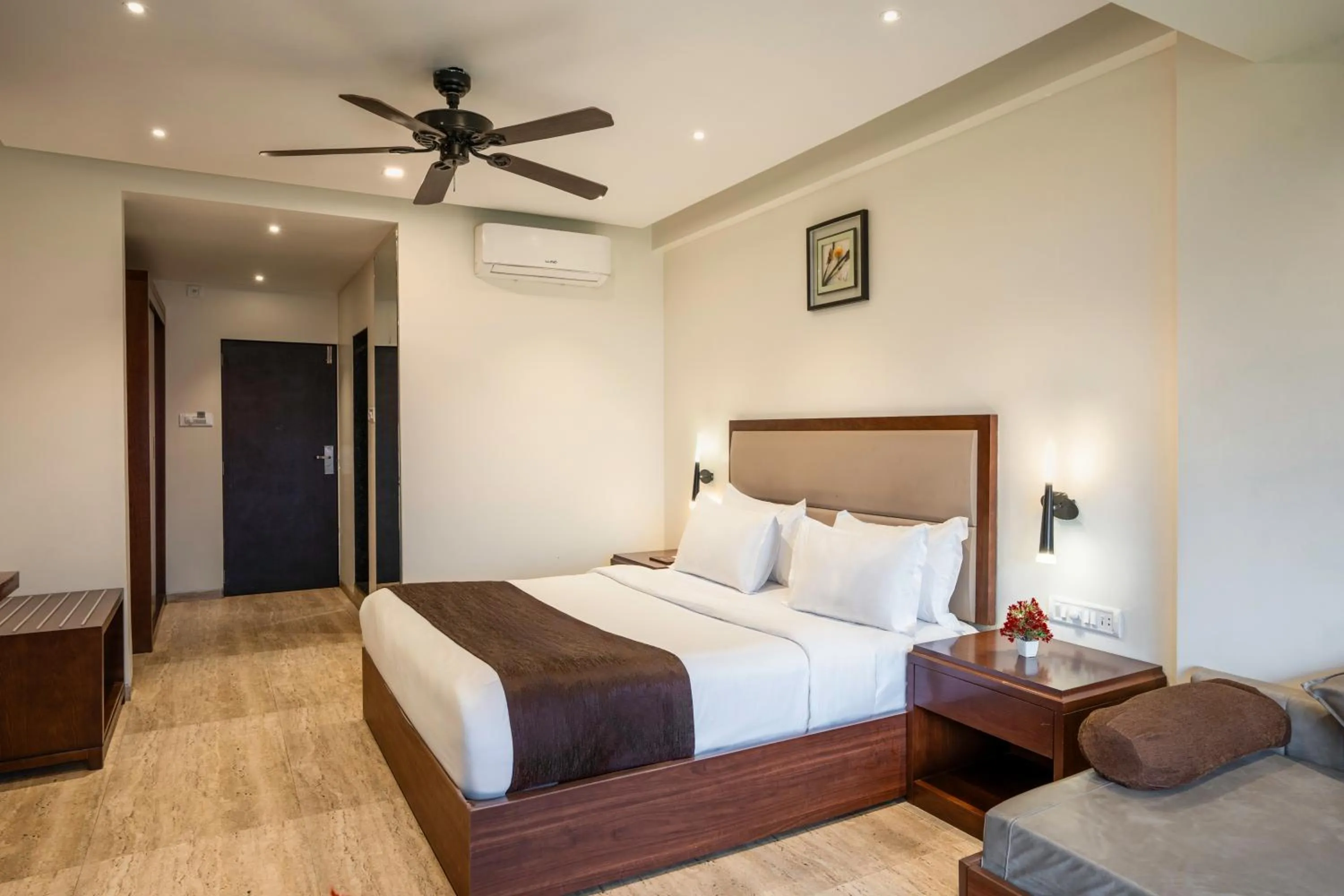 Bedroom, Bed in The Grand Legacy Resort & Spa - TGL - Pure Vegetarian Mahabaleshwar