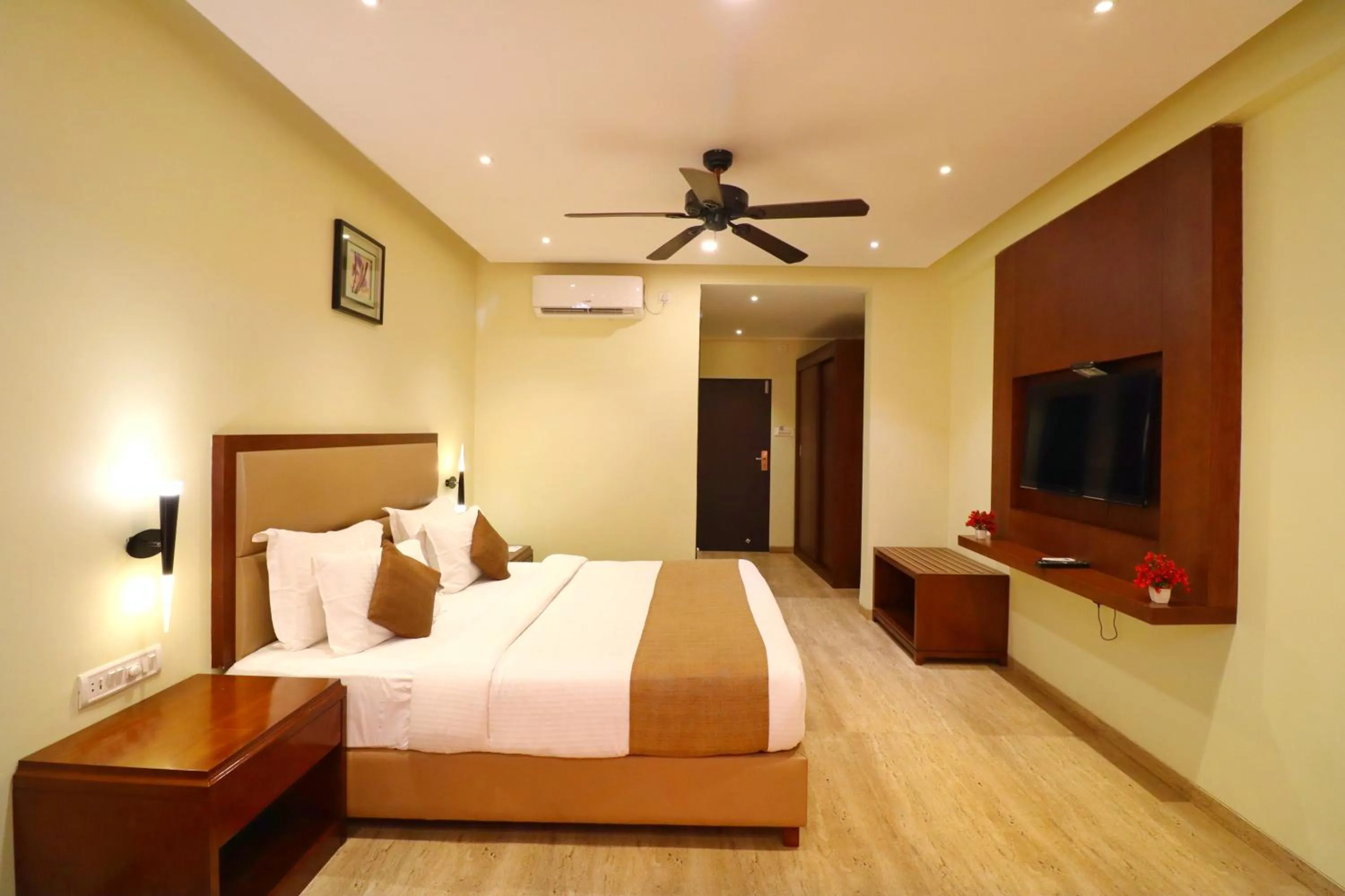 Bedroom, Bed in The Grand Legacy Resort & Spa - TGL - Pure Vegetarian Mahabaleshwar