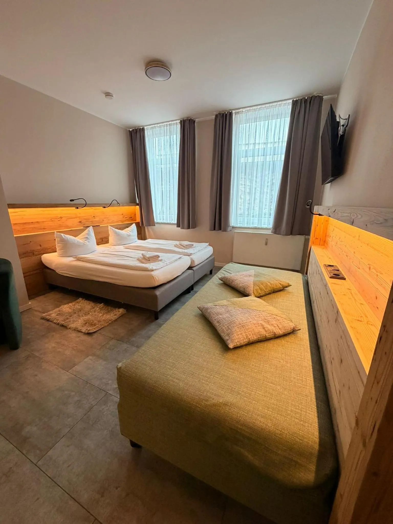 Photo of the whole room, Bed in Pension an der Porzellan-Manufaktur