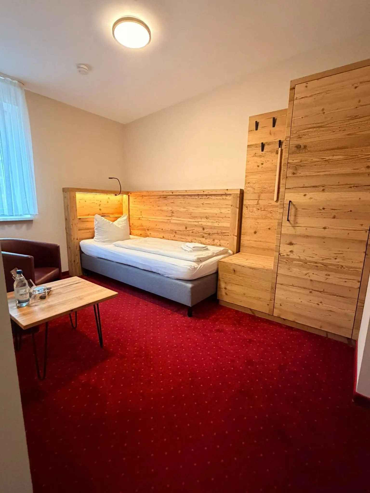 Photo of the whole room, Bed in Pension an der Porzellan-Manufaktur