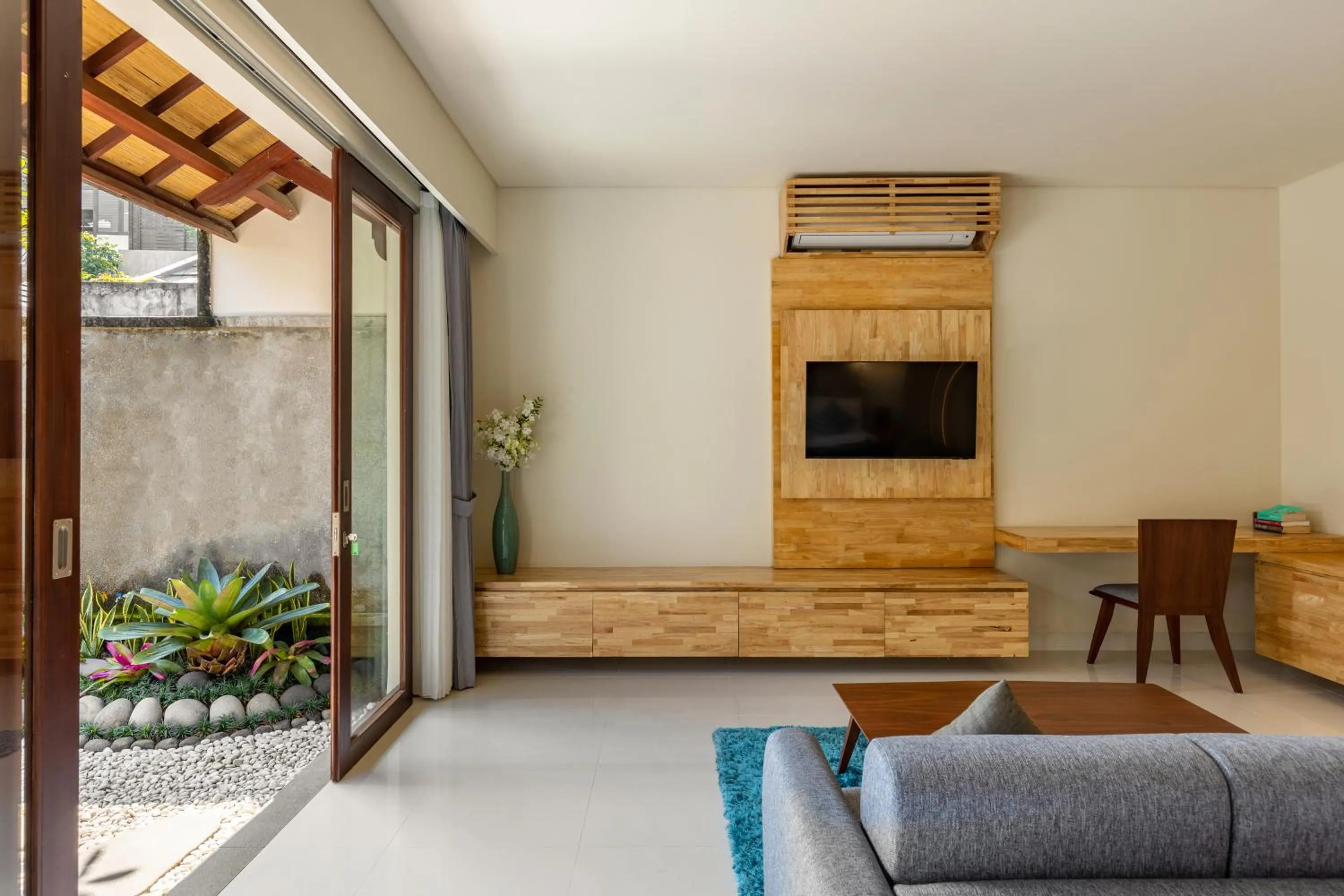 Garden in Theanna Villa and Spa Canggu