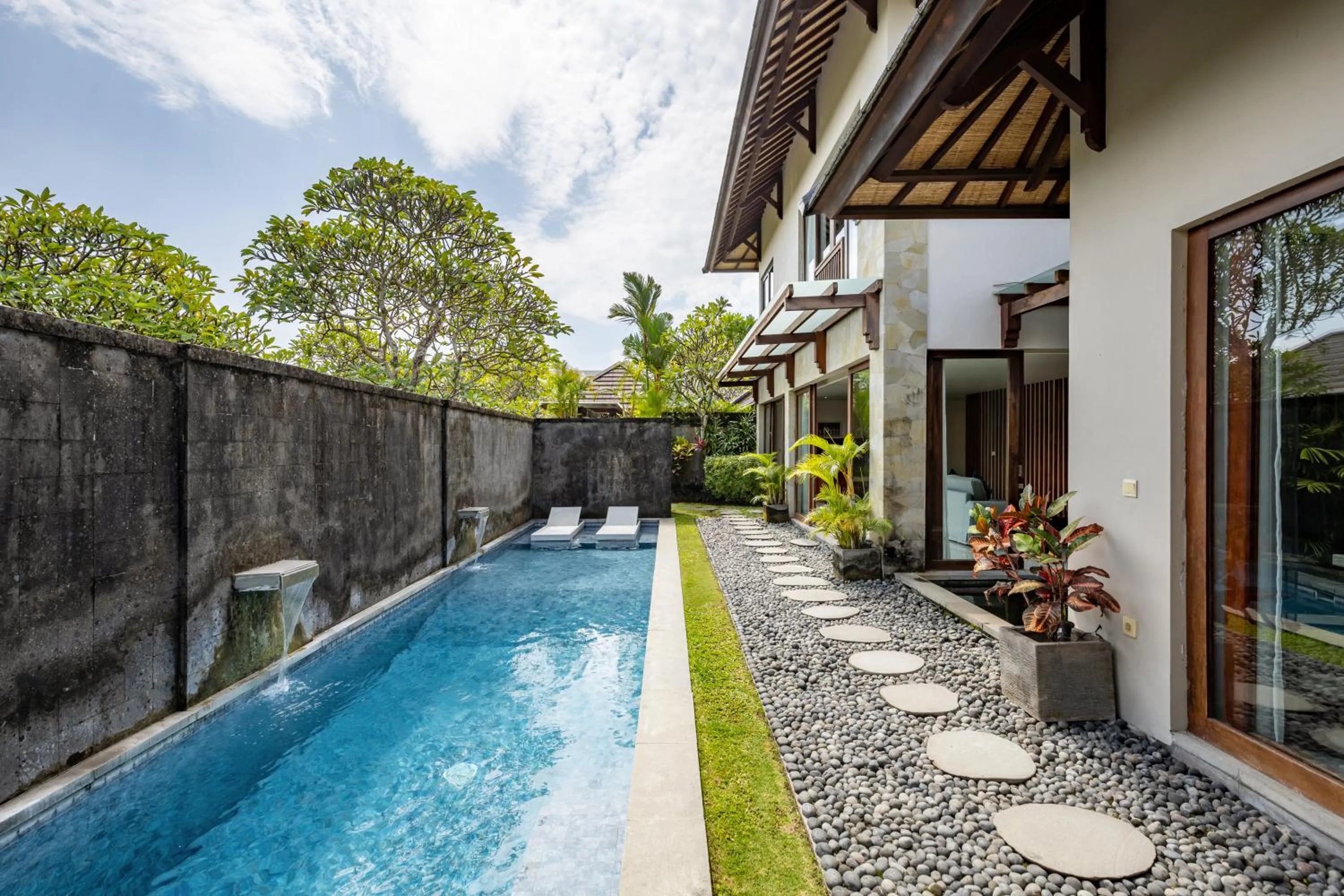Garden in Theanna Villa and Spa Canggu