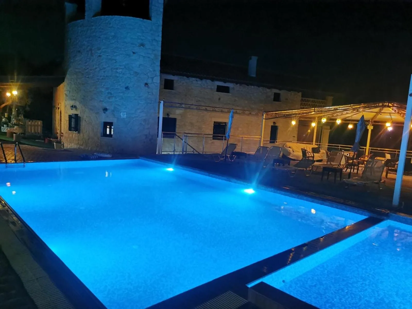 Swimming pool in Diamond Suites