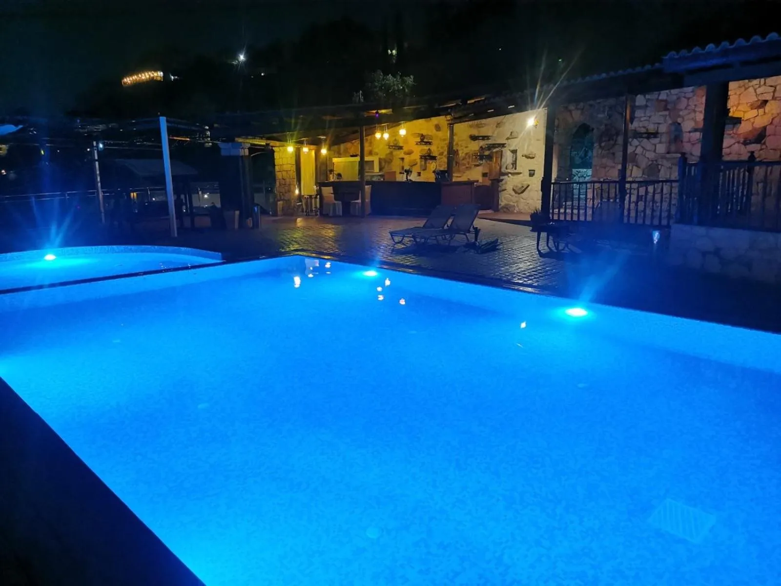 Swimming pool in Diamond Suites