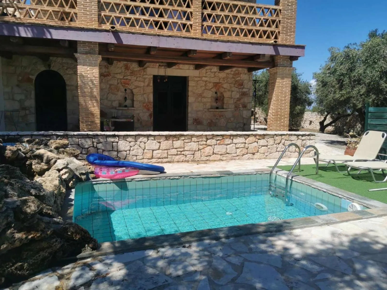 Swimming pool in Diamond Suites