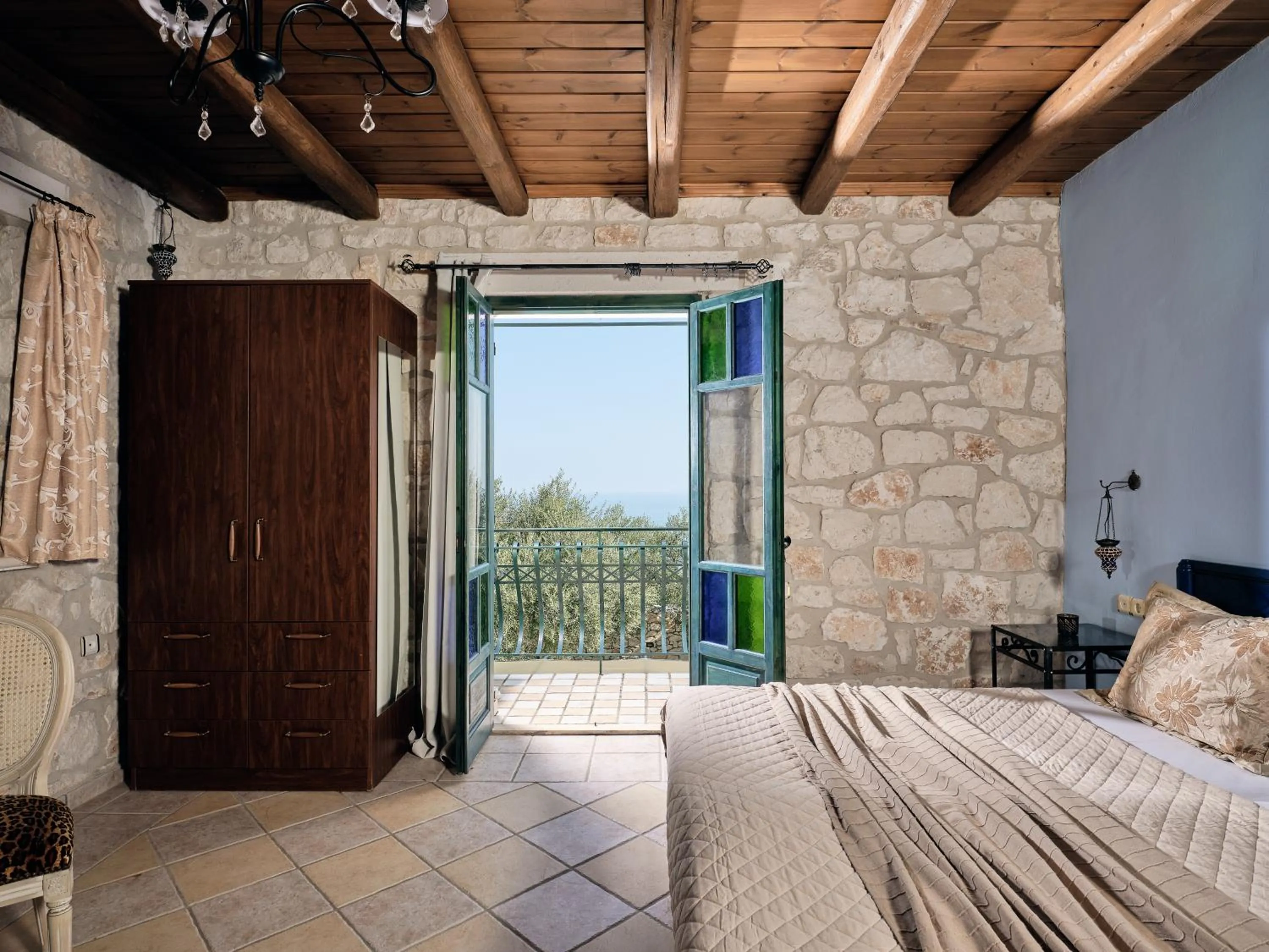 Balcony/Terrace, Bed in Diamond Suites