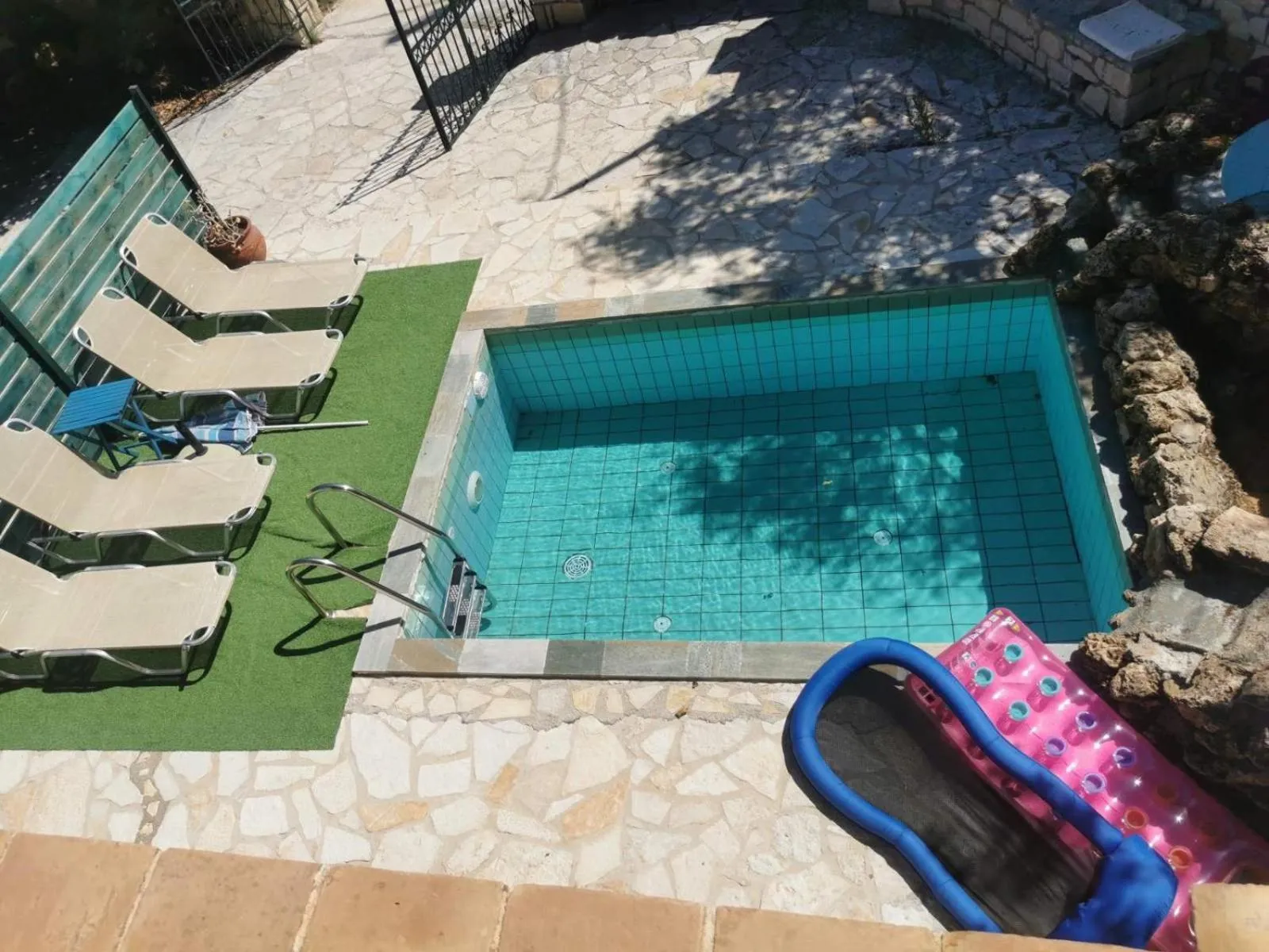 Swimming pool in Diamond Suites