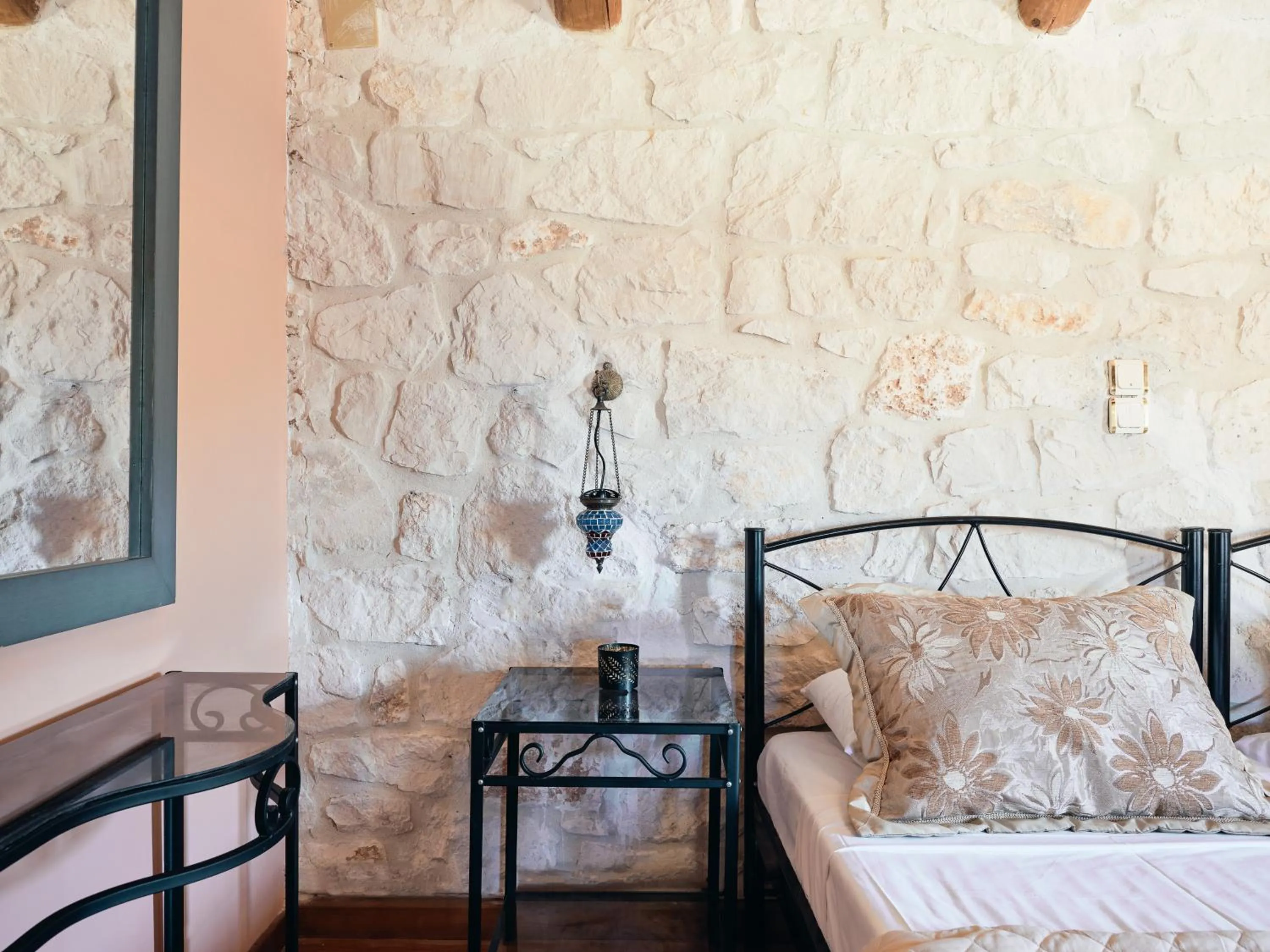 Bedroom, Bed in Diamond Suites