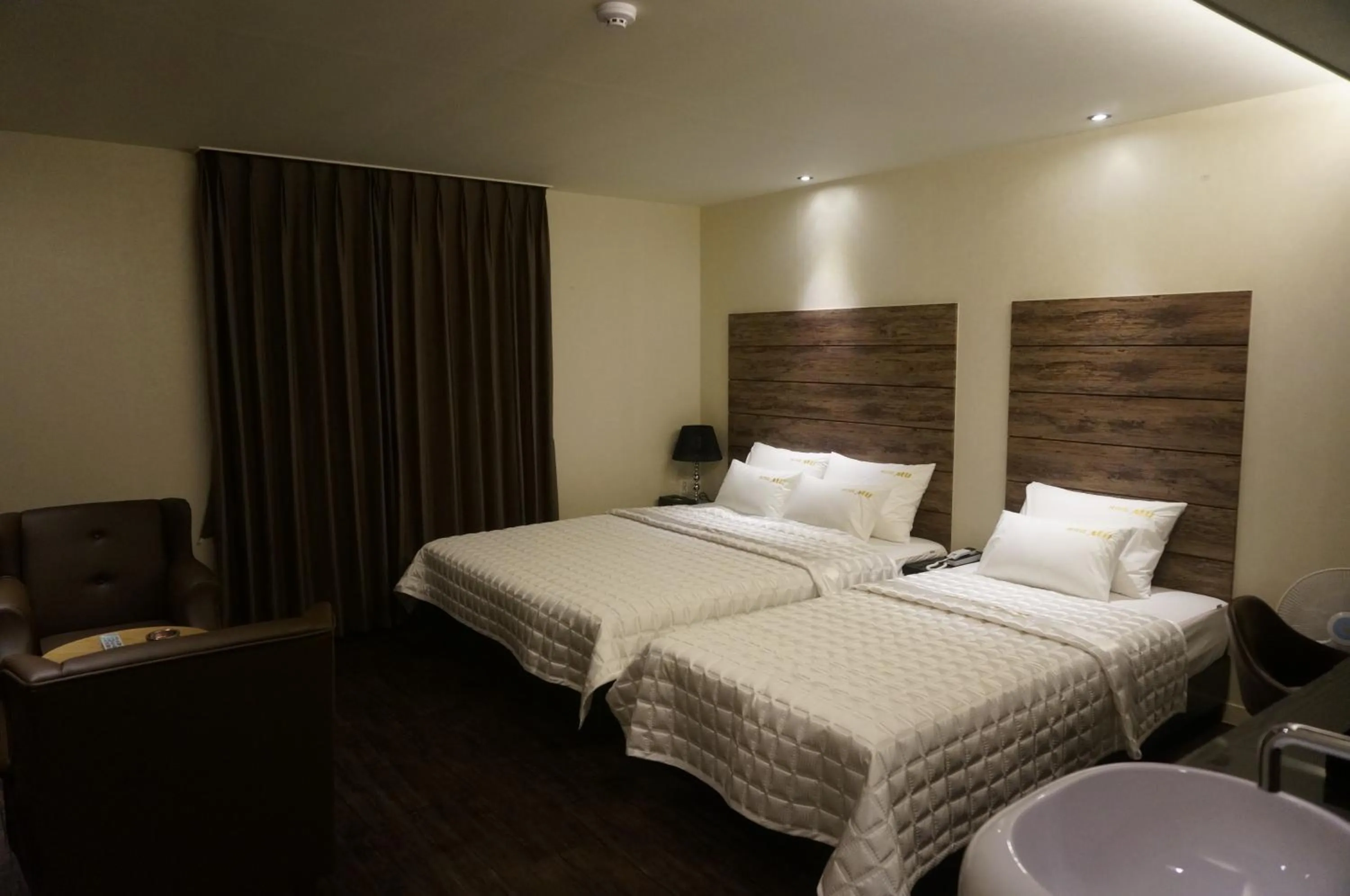 Bedroom, Bed in MU Hotel