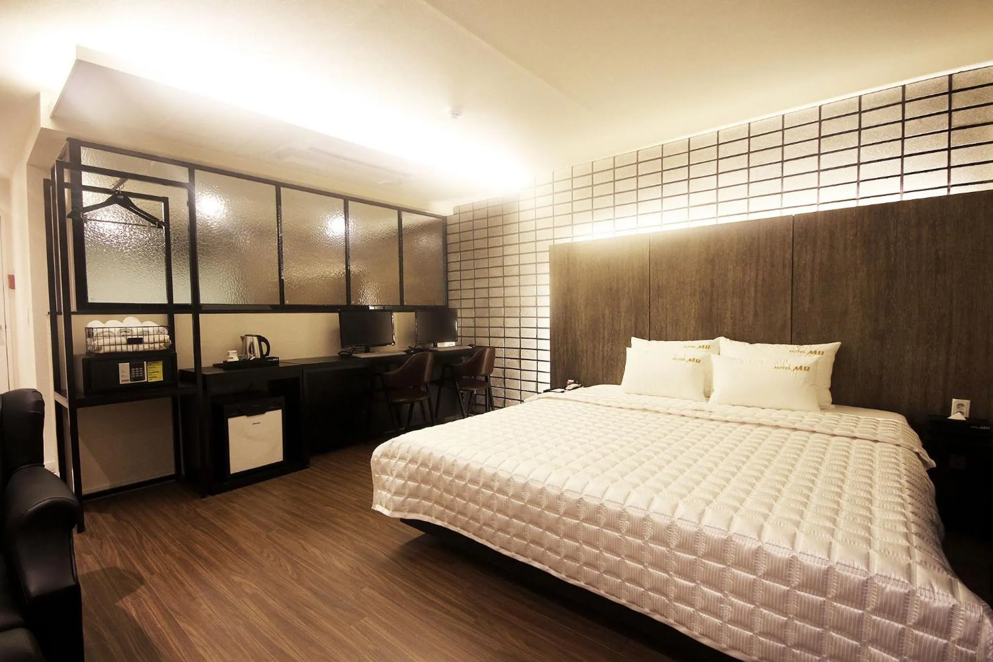 Bedroom, Bed in MU Hotel