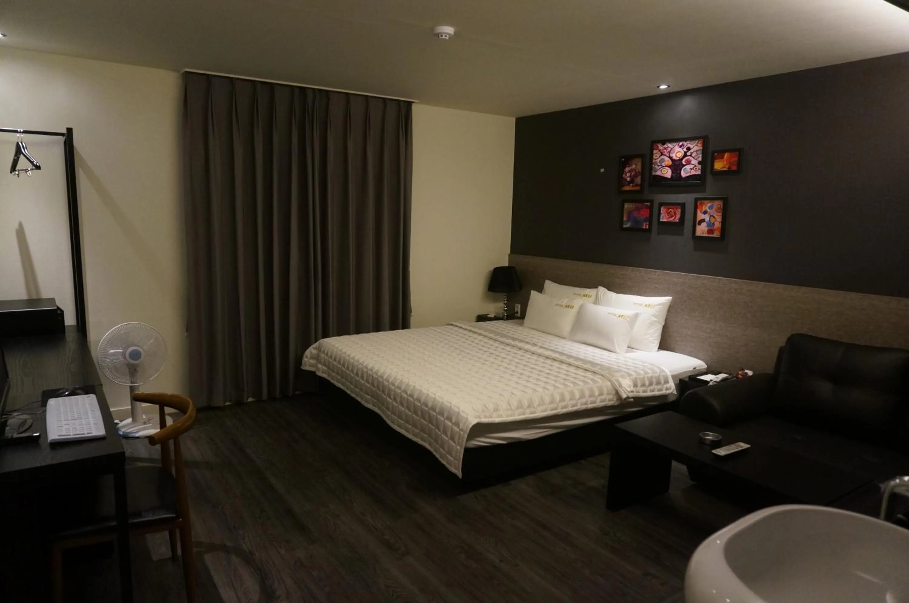 Bedroom, Bed in MU Hotel