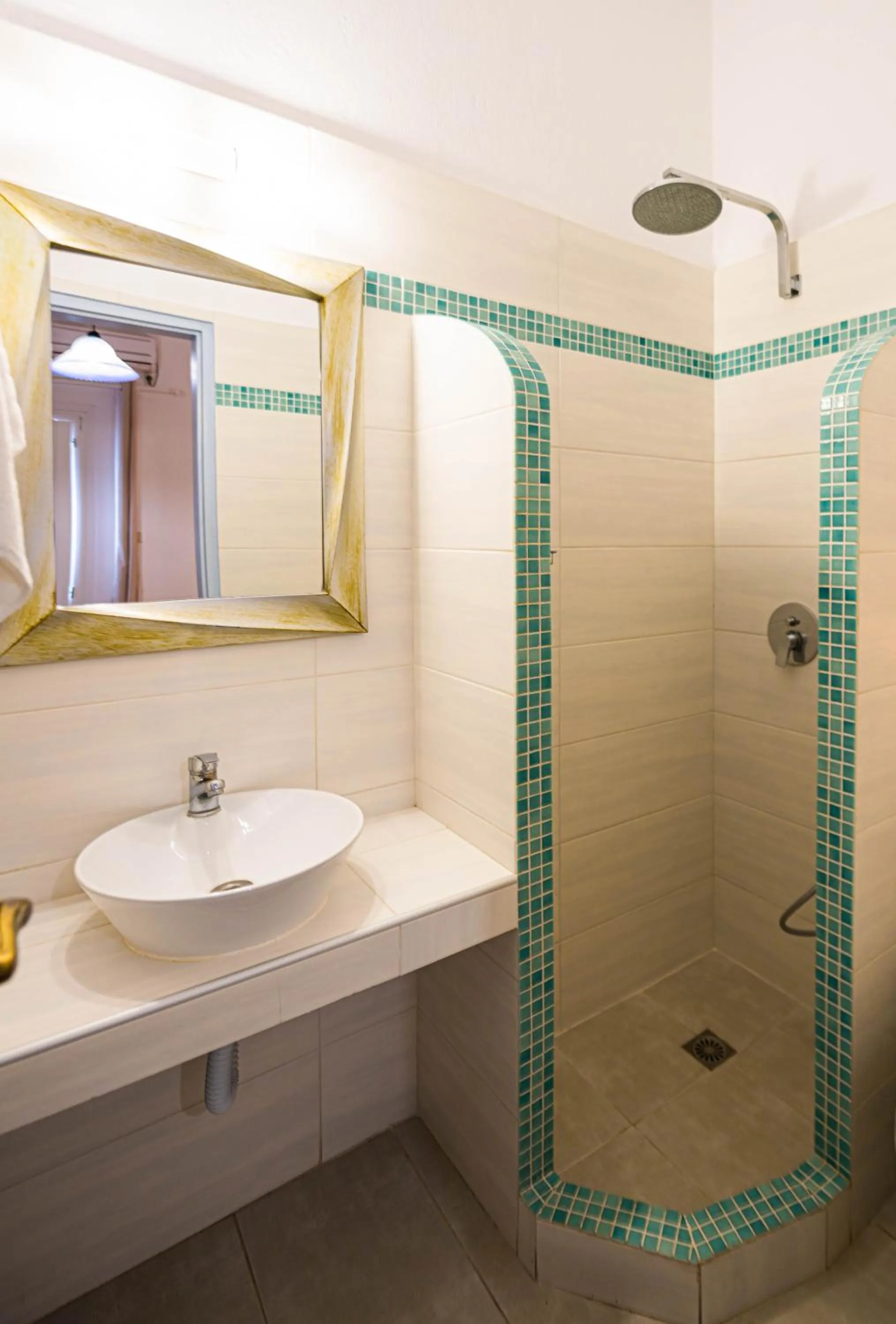 Bathroom in Join Us Low Cost Rooms