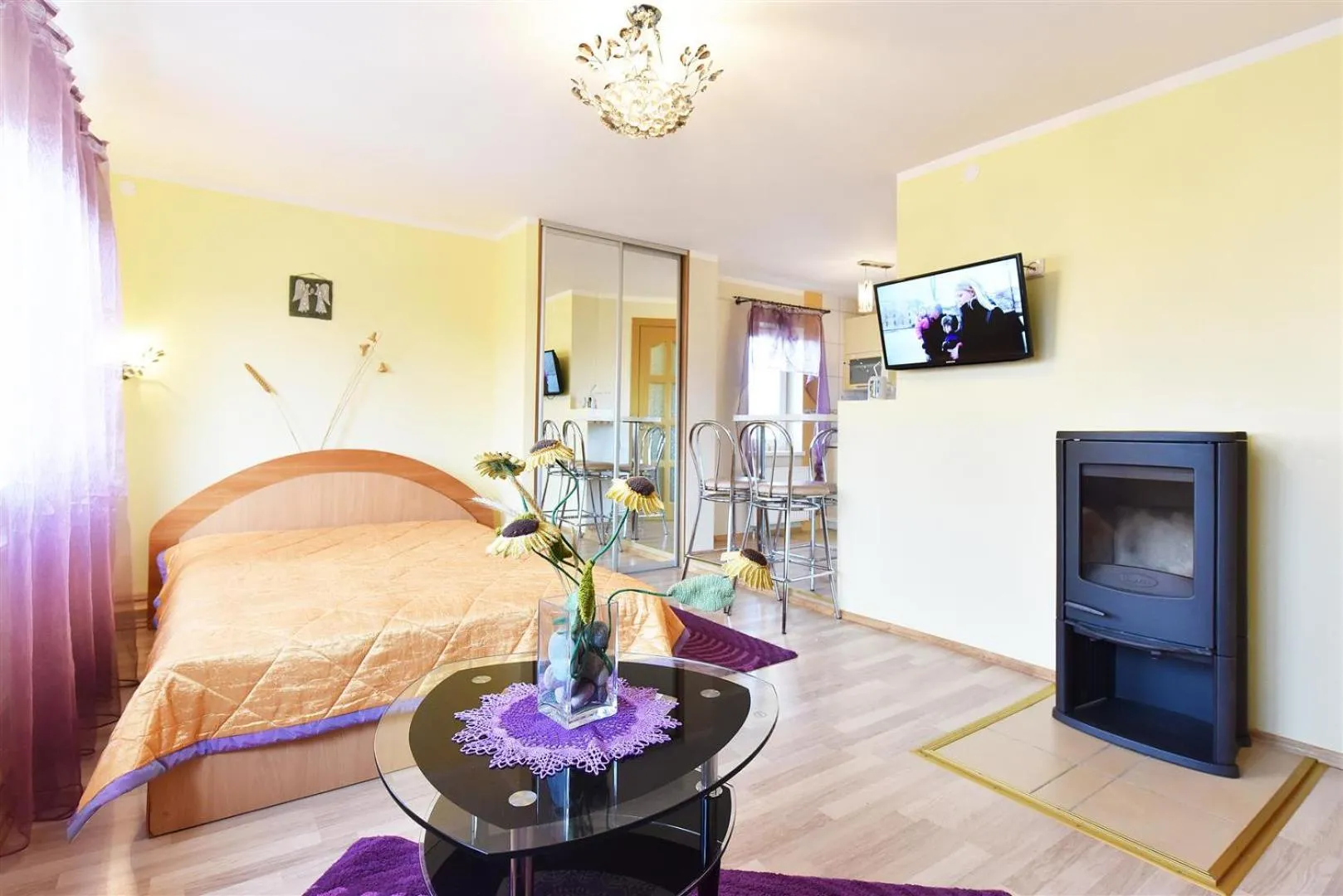 Photo of the whole room, Bed in Almuka