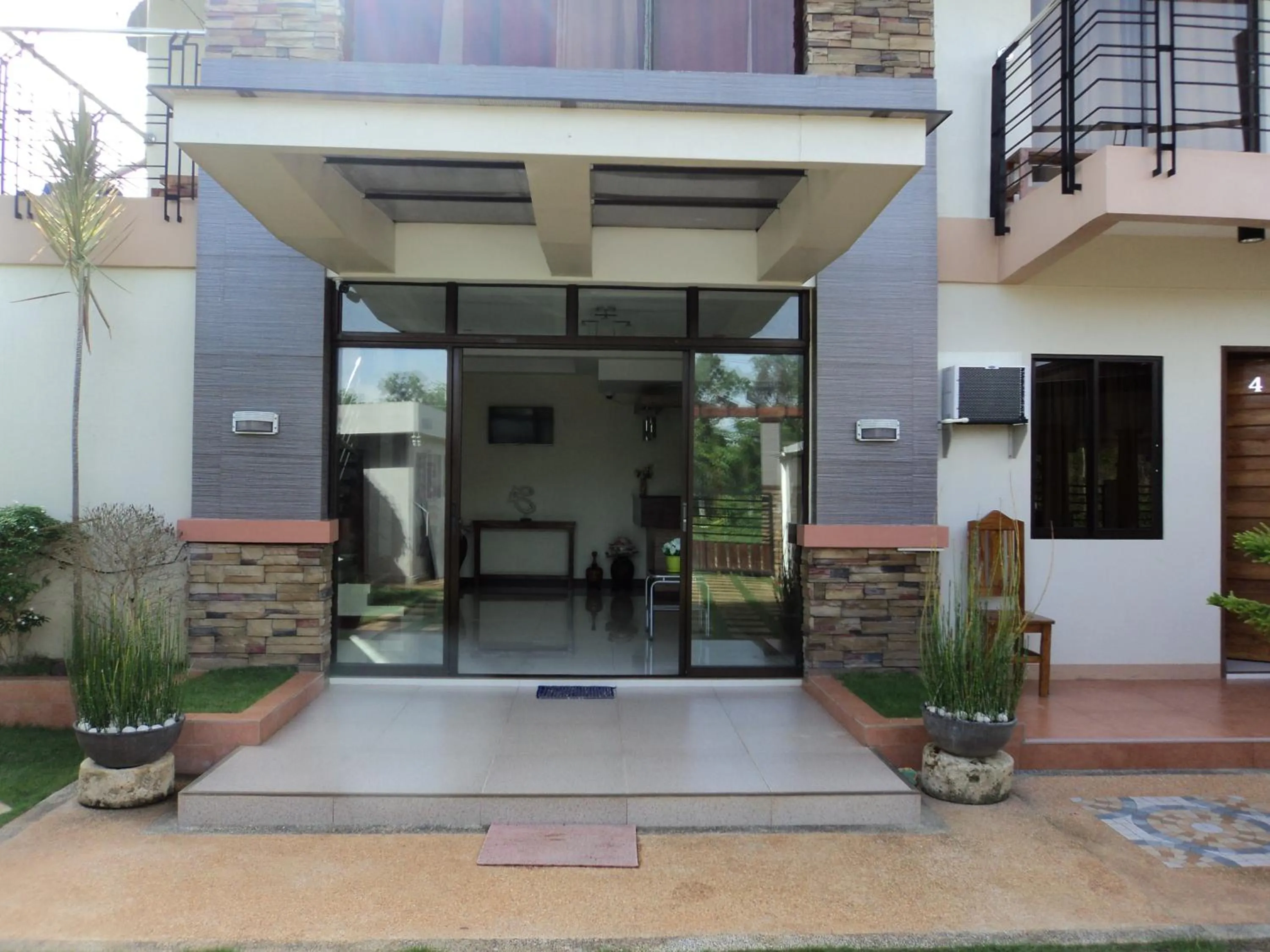 Facade/entrance in Greenfields Tourist Inn