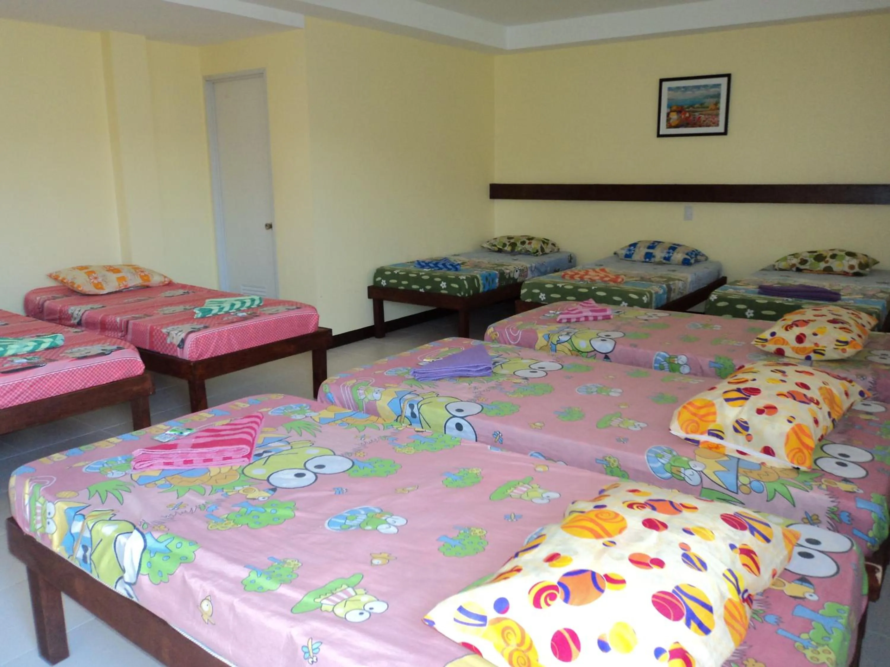 Photo of the whole room, Bed in Greenfields Tourist Inn