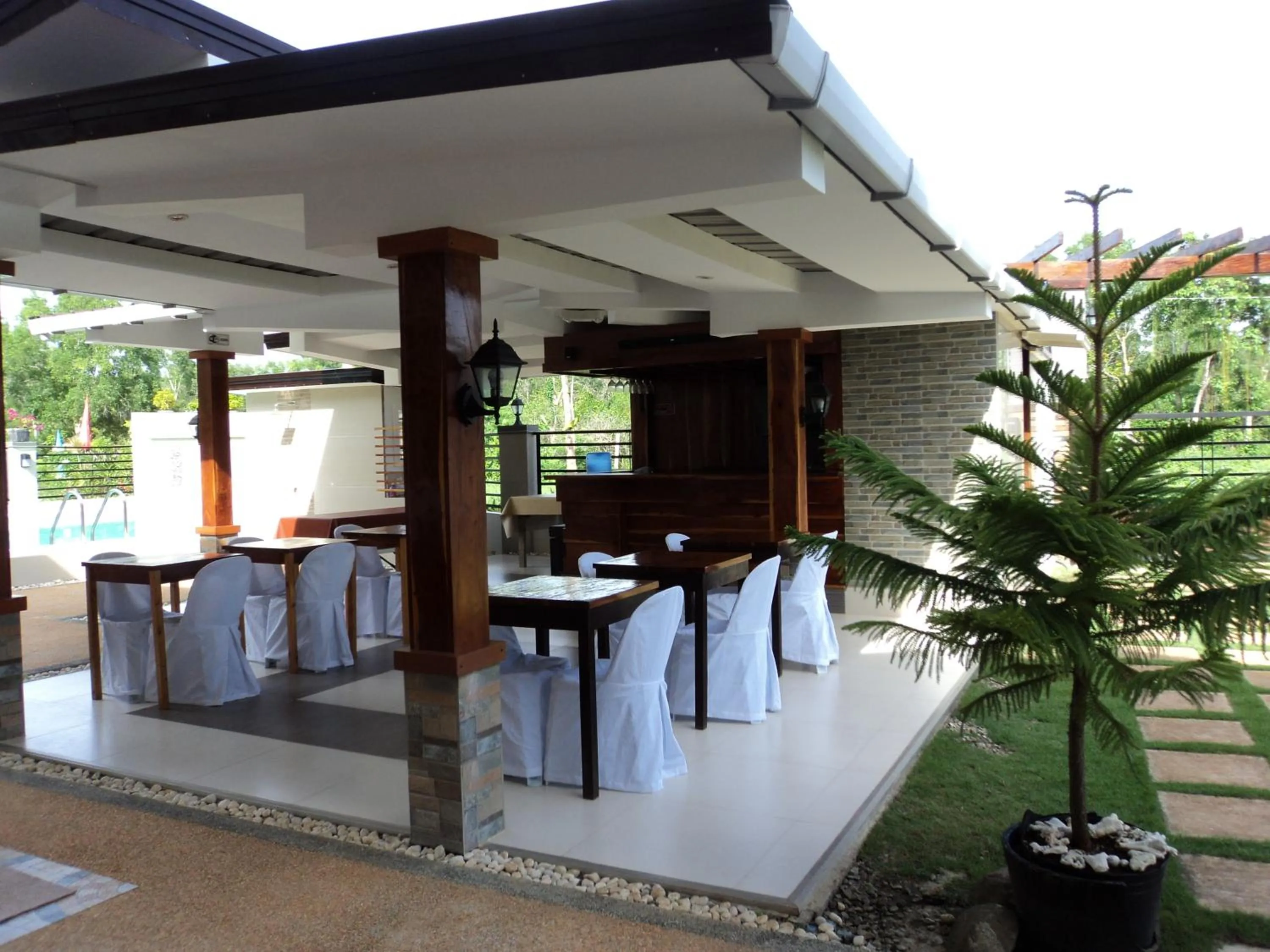 Restaurant/places to eat in Greenfields Tourist Inn