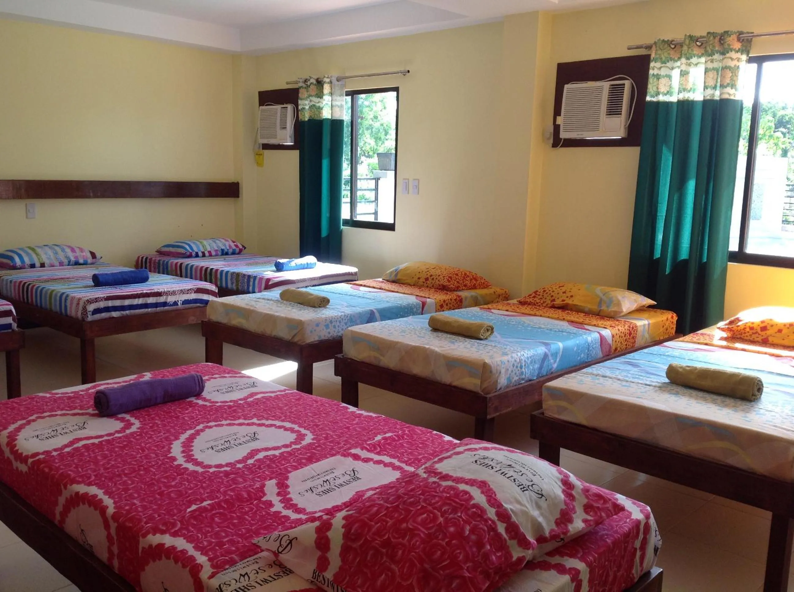 Day, Bed in Greenfields Tourist Inn