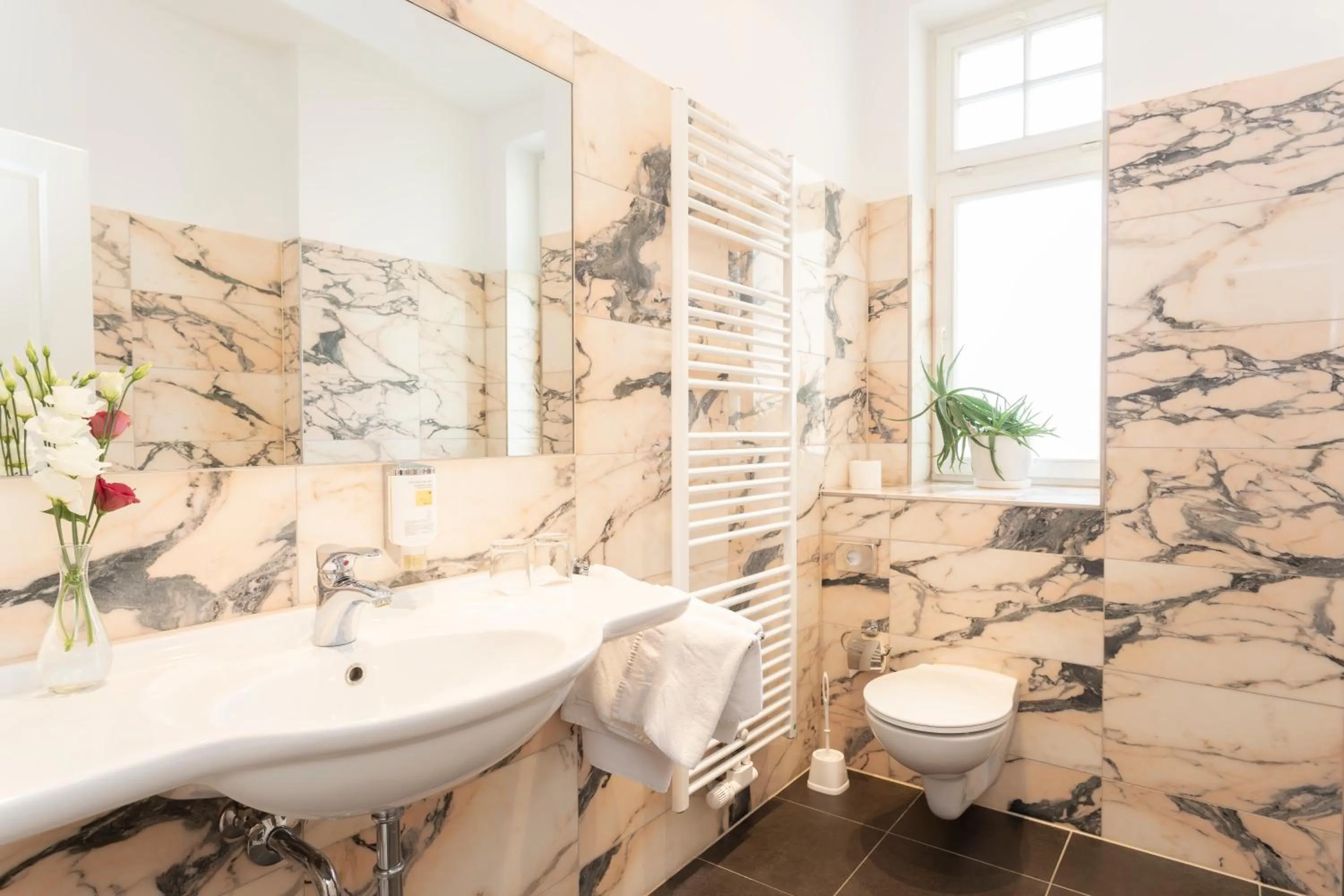 Shower in Palais am Kleistpark