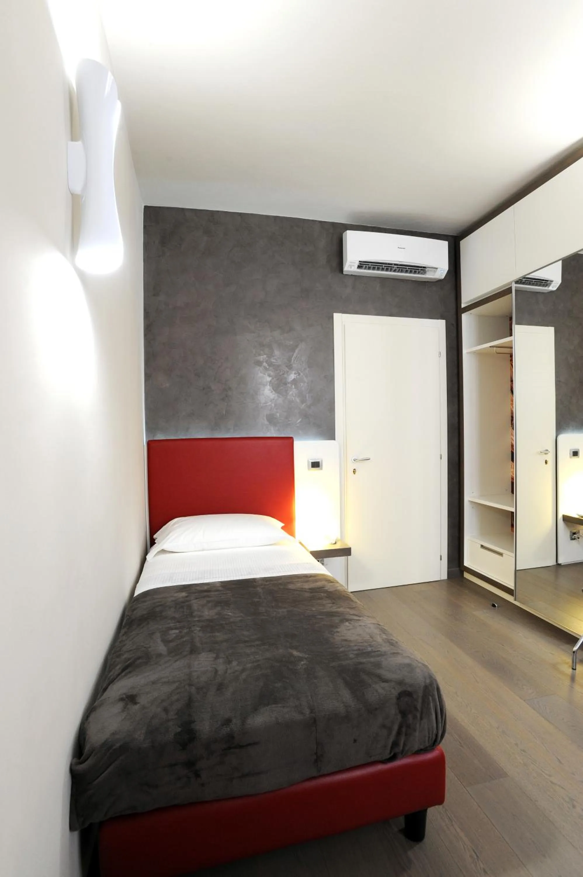 Photo of the whole room, Bed in B&B Opera