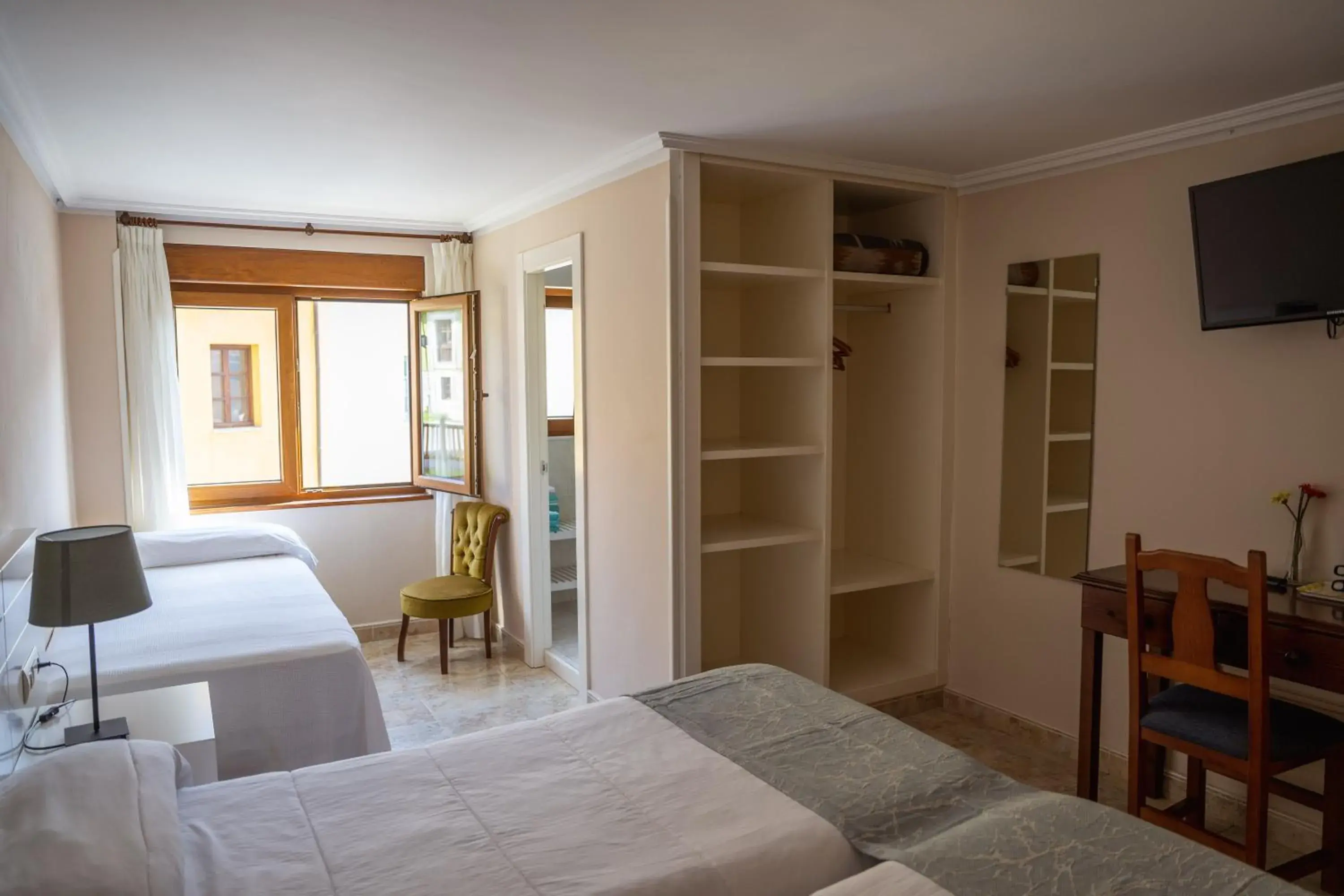 Triple Room with Private Bathroom in Pensión San Jorge Triple Room with Private Bathroom in Pensión San Jorge