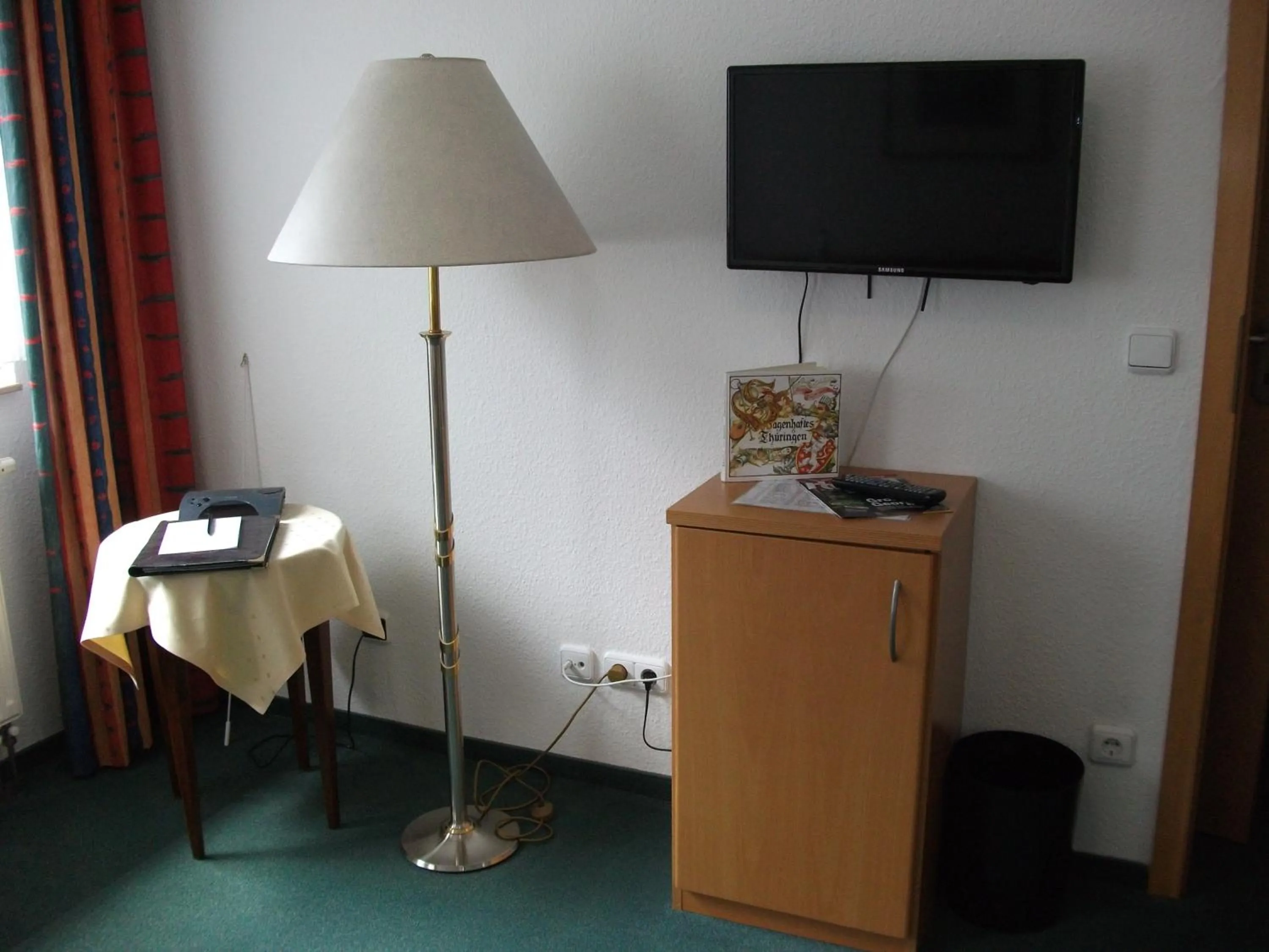 TV and multimedia in Hotel Am Wald -GARNI-