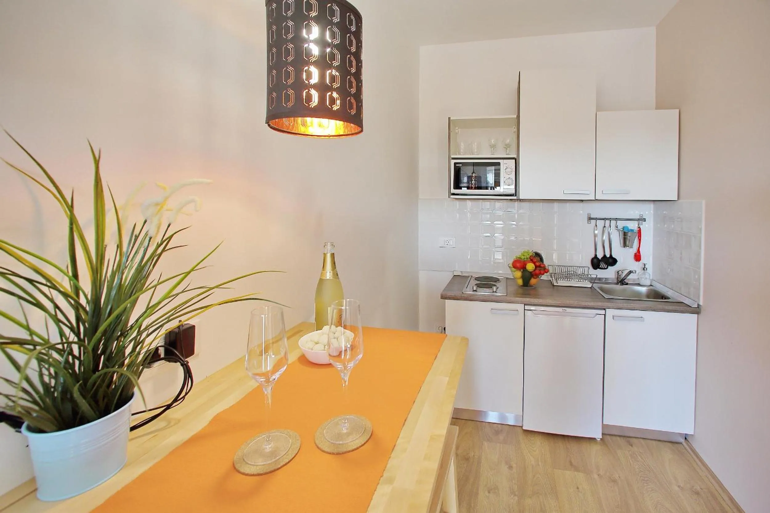 Kitchen or kitchenette in Guverna New City Accommodation