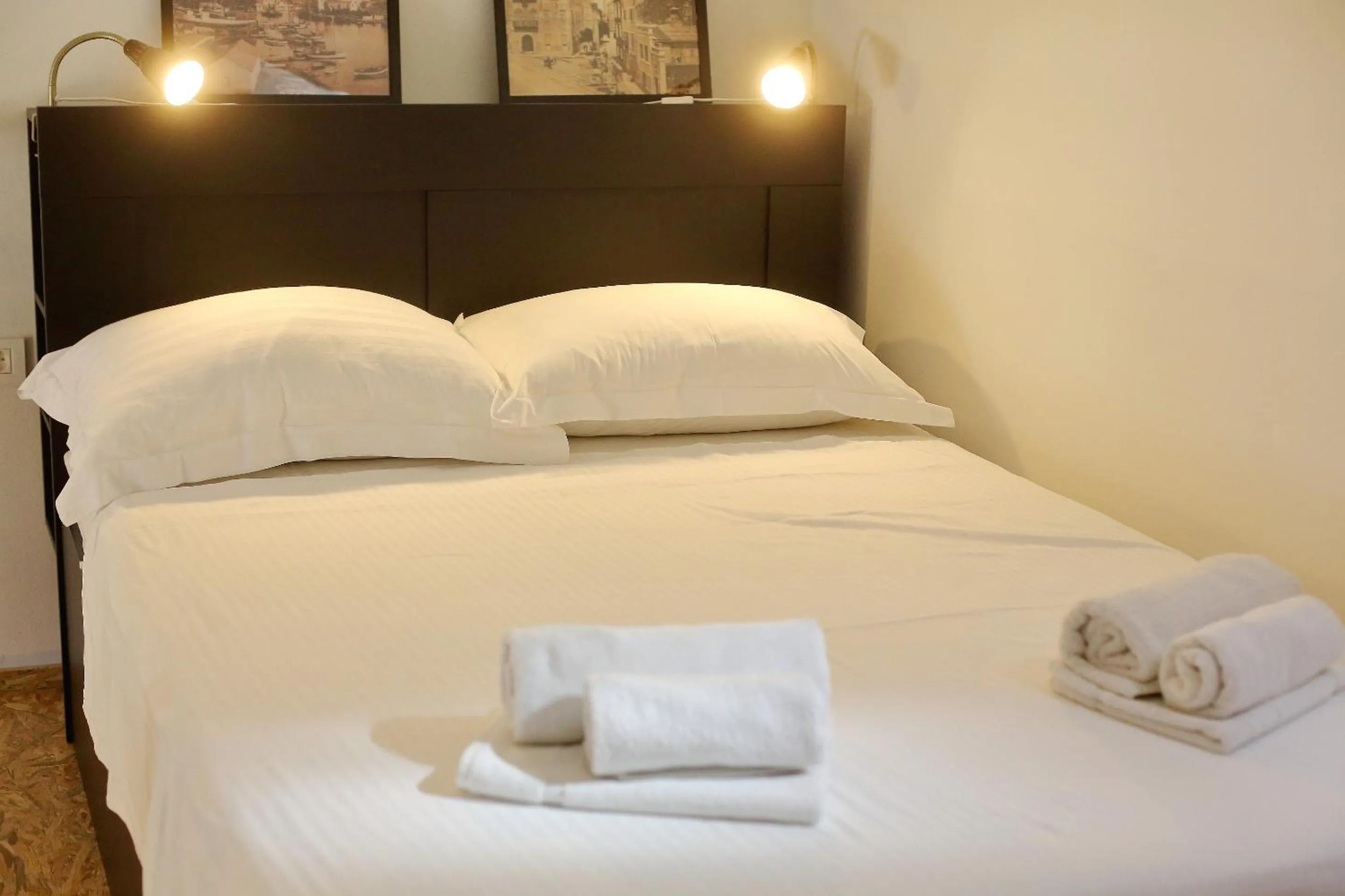 Bed in Guverna New City Accommodation