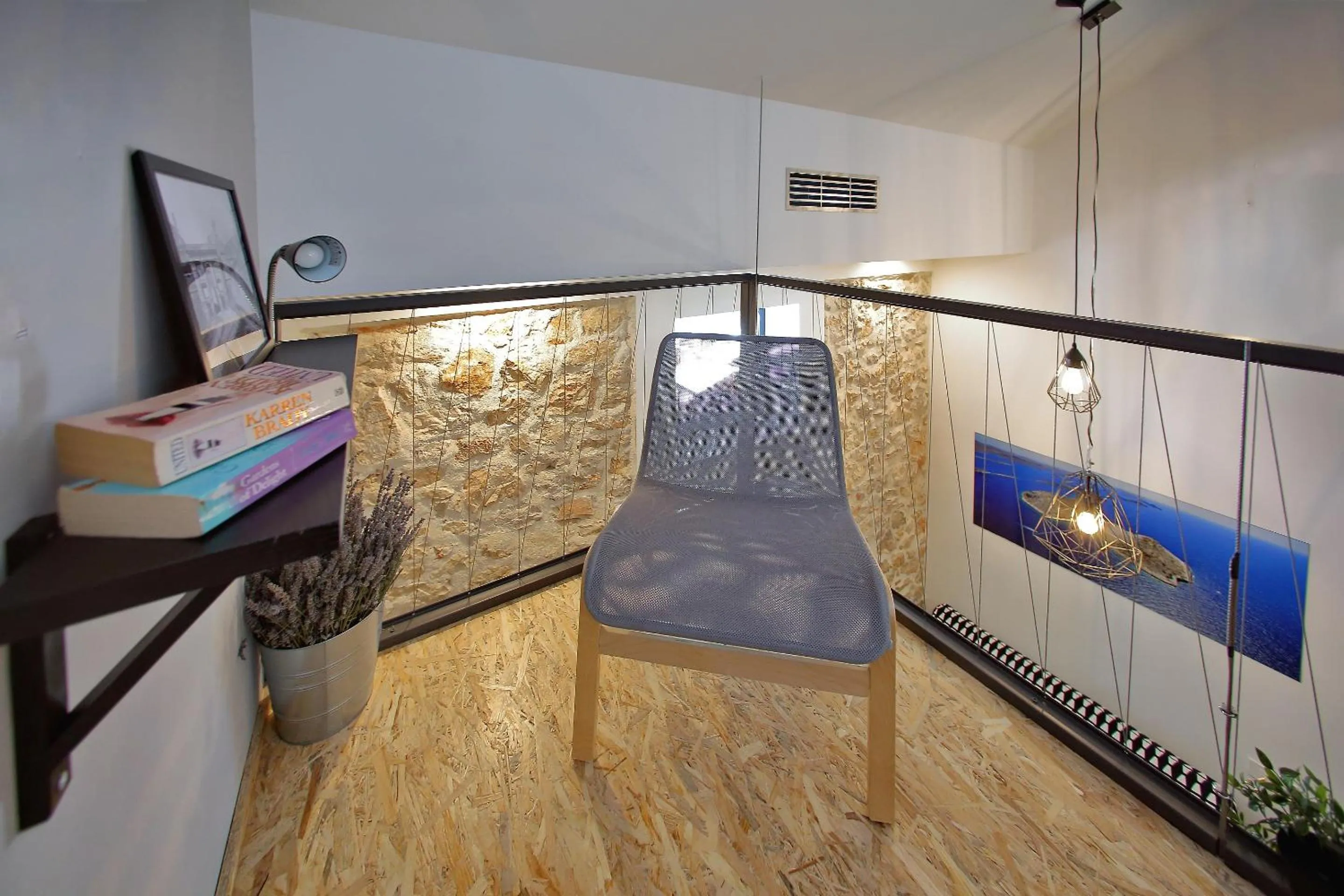 Library in Guverna New City Accommodation