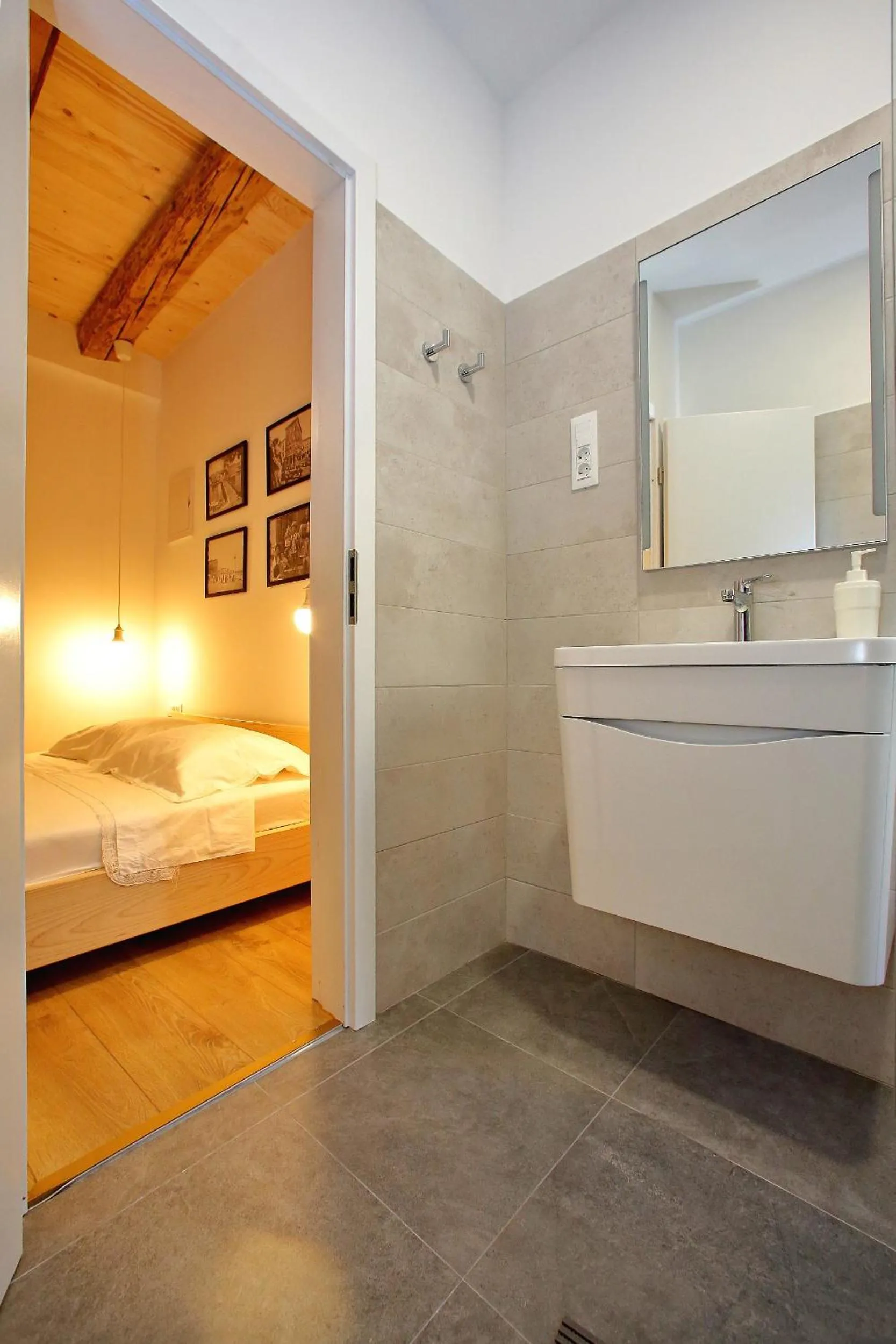 Bathroom, Bed in Guverna New City Accommodation