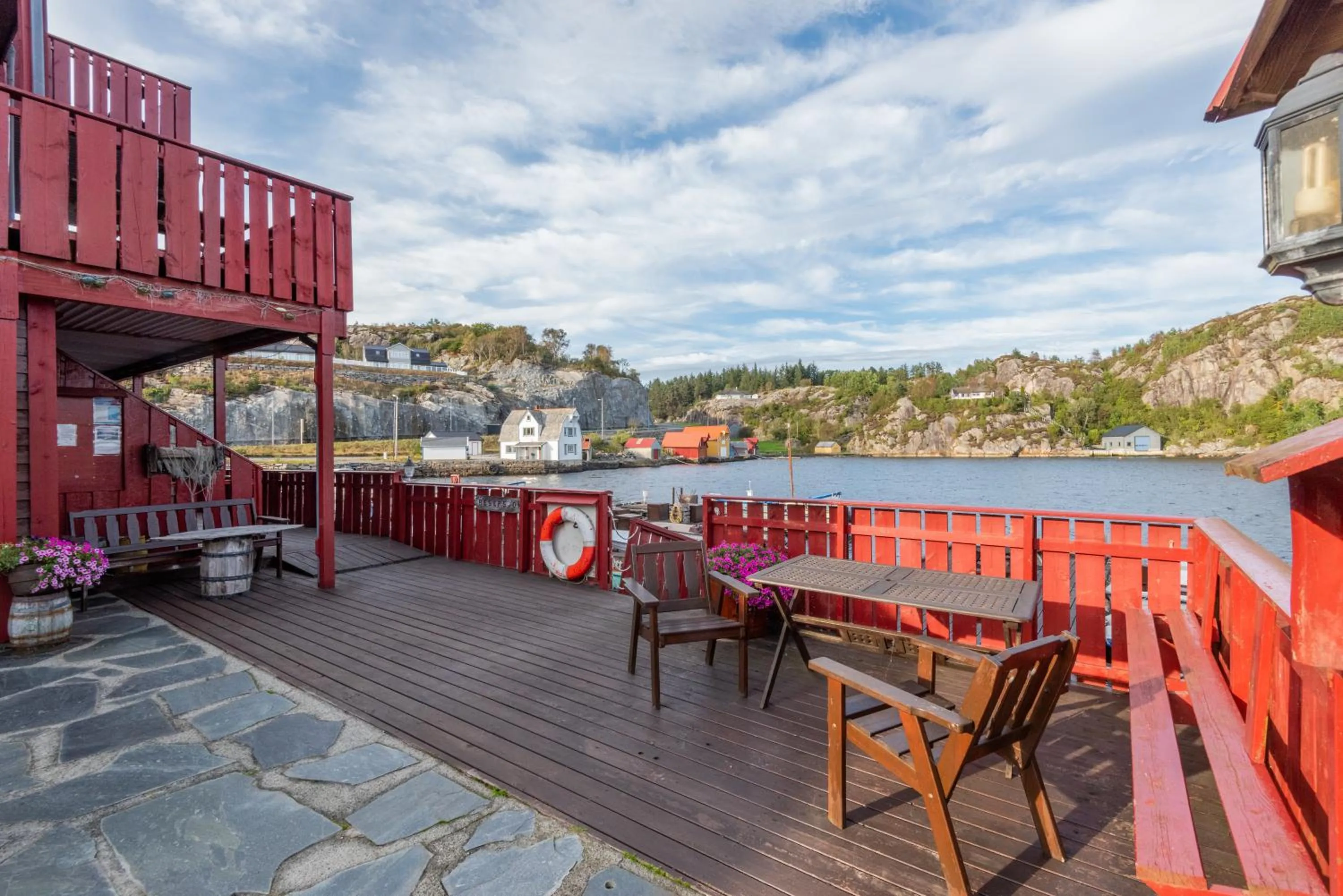 Patio in Sotra Rorbusenter